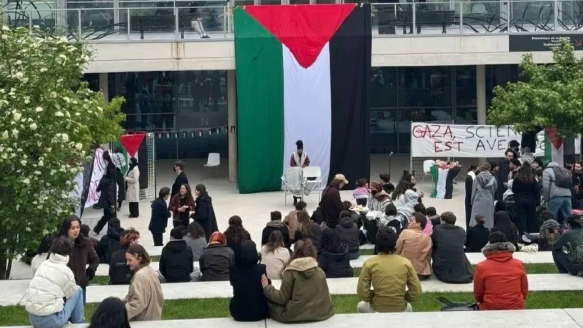 احتجاجات منددة بالعدوان على غزة في جامعة بباريس