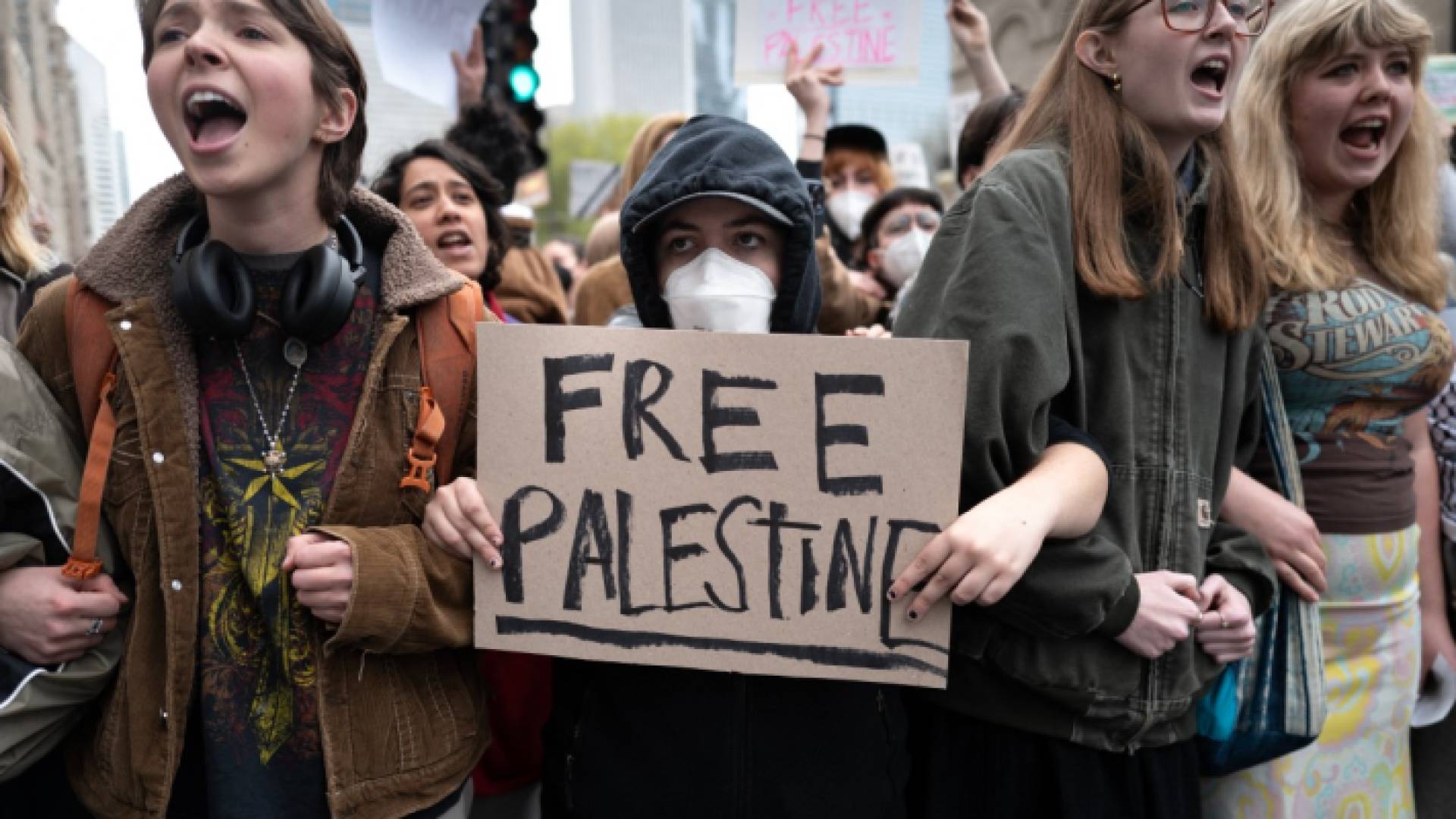 طلاب وأعضاء هيئة التدريس من كلية معهد شيكاغو وكلية روزفلت وكلية كولومبيا يتجمعون لدعم الشعب الفلسطيني