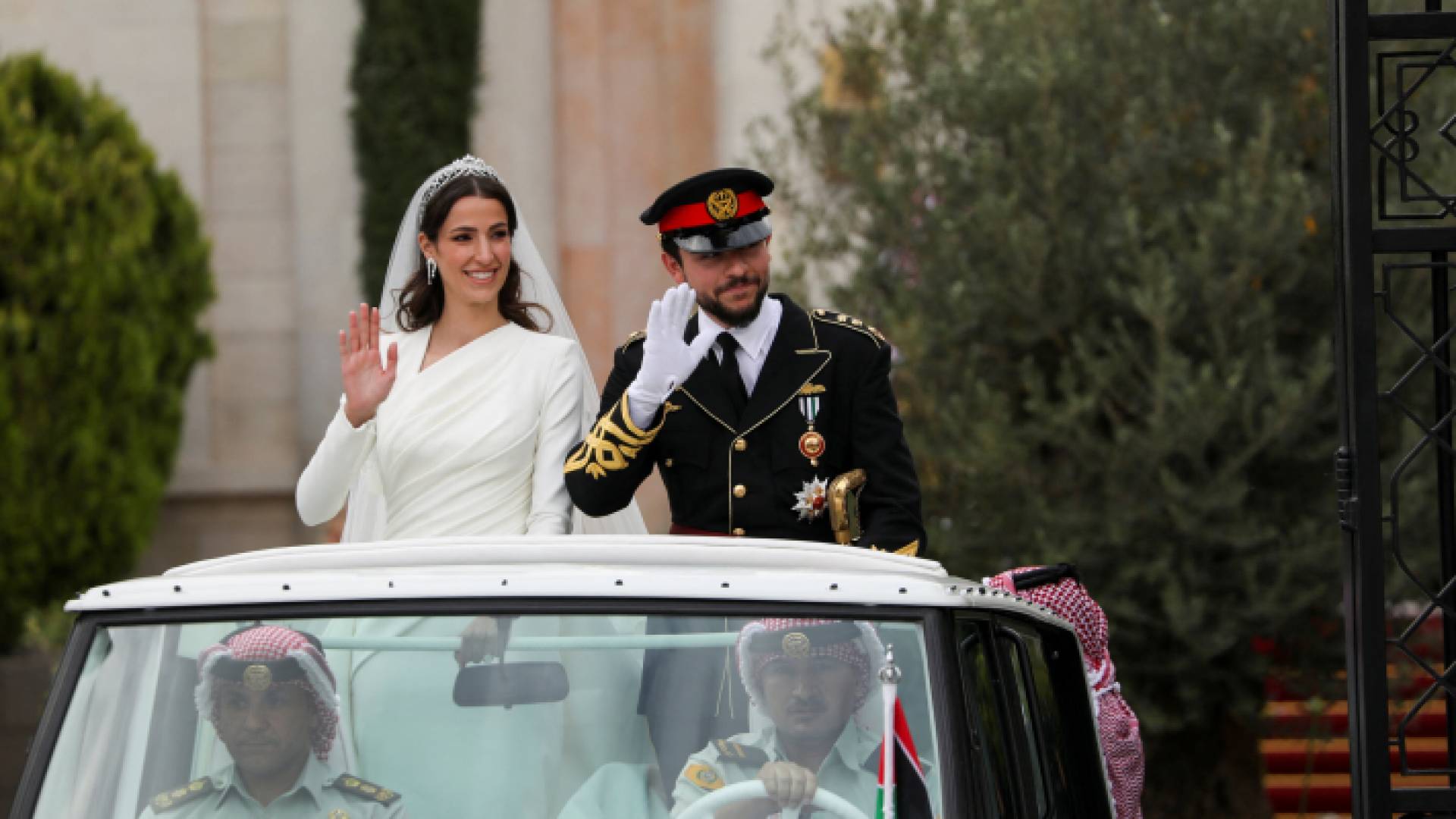 سمو ولي العهد الأمير الحسين بن عبدالله الثاني والأميرة رجوة الحسين خلال حفل زفافهما