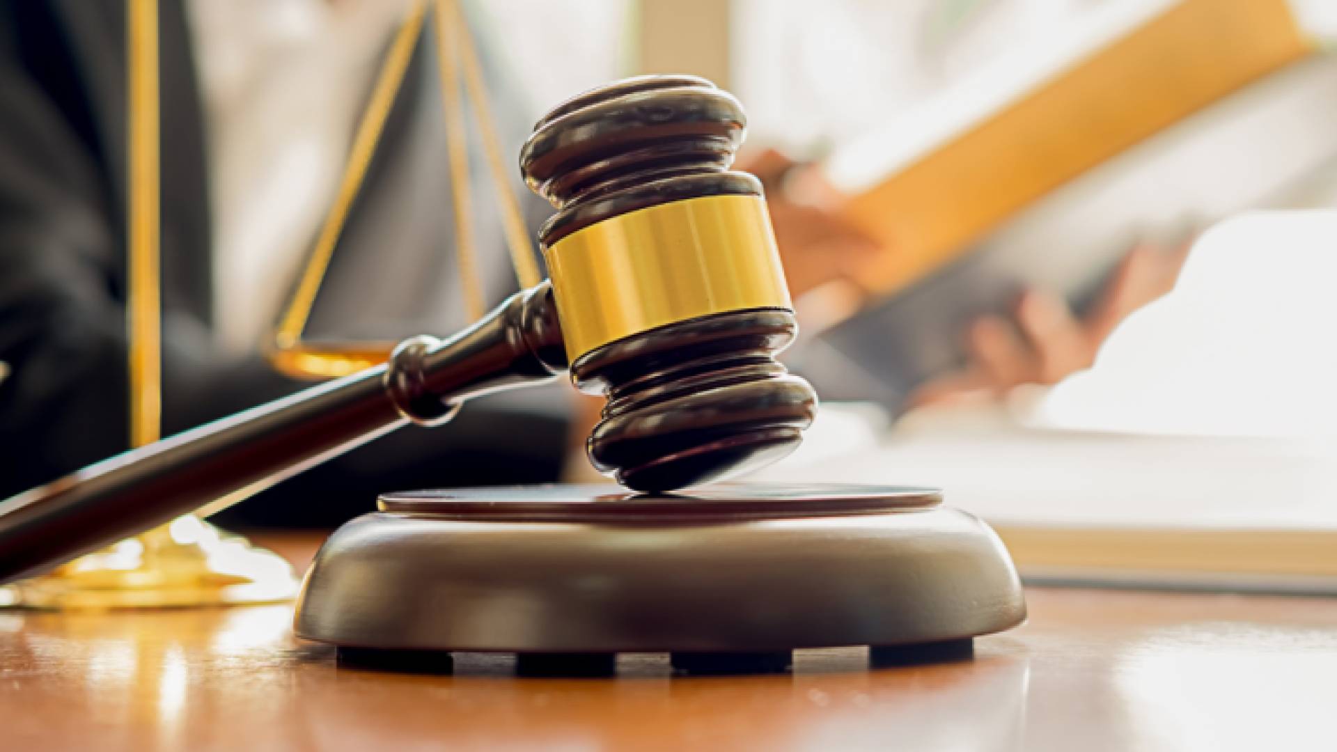 مطرقة محكمة