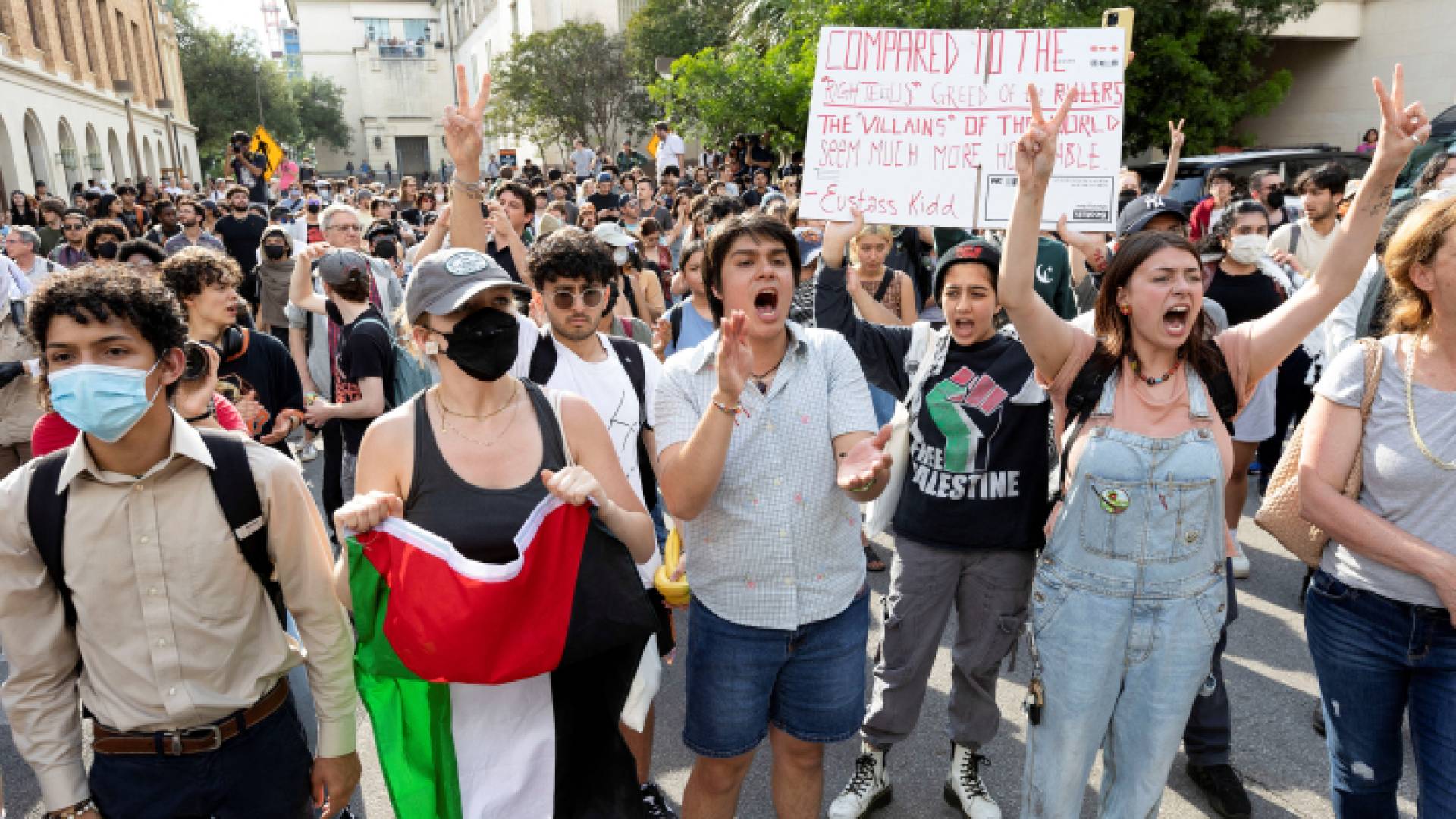 طلبة مؤيدون لفلسطين يتظاهرون في جامعة تكساس