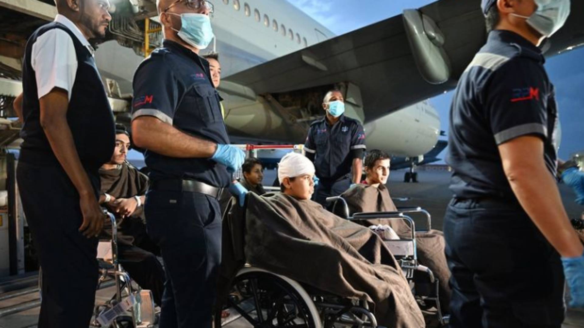 الإمارات تستقبل الدفعة الـ 16 من الأطفال الفلسطينيين الجرحى ومرضى السرطان