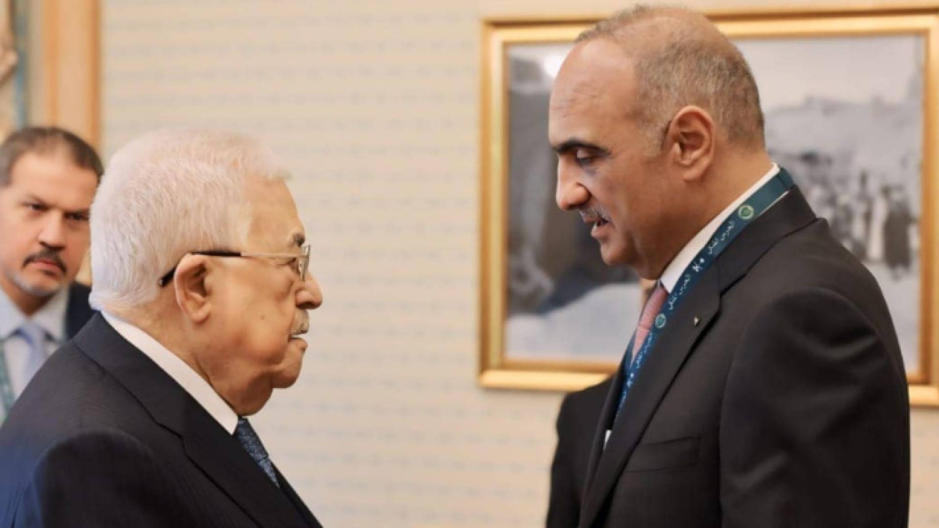 رئيس الوزراء بشر الخصاونة والرئيس الفلسطيني محمود عباس