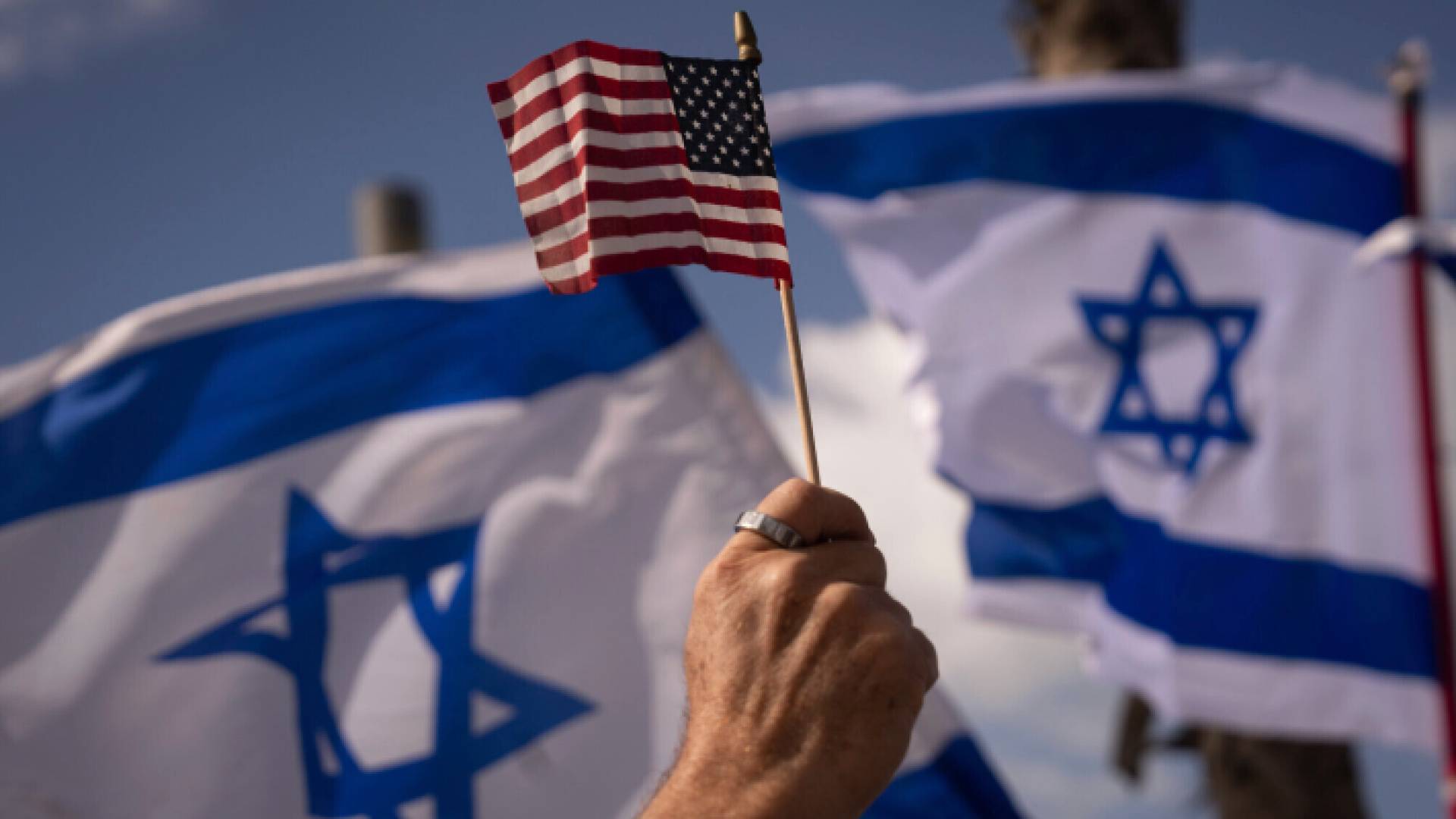 علما كيان الاحتلال الإسرائيلي والولايات المتحدة