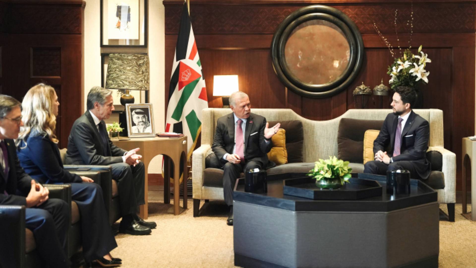 الملك عبدالله الثاني وولي العهد الأمير الحسين بن عبدالله خلال استقبال وزير الخارجية الأامريكي أنتوني بلينكن