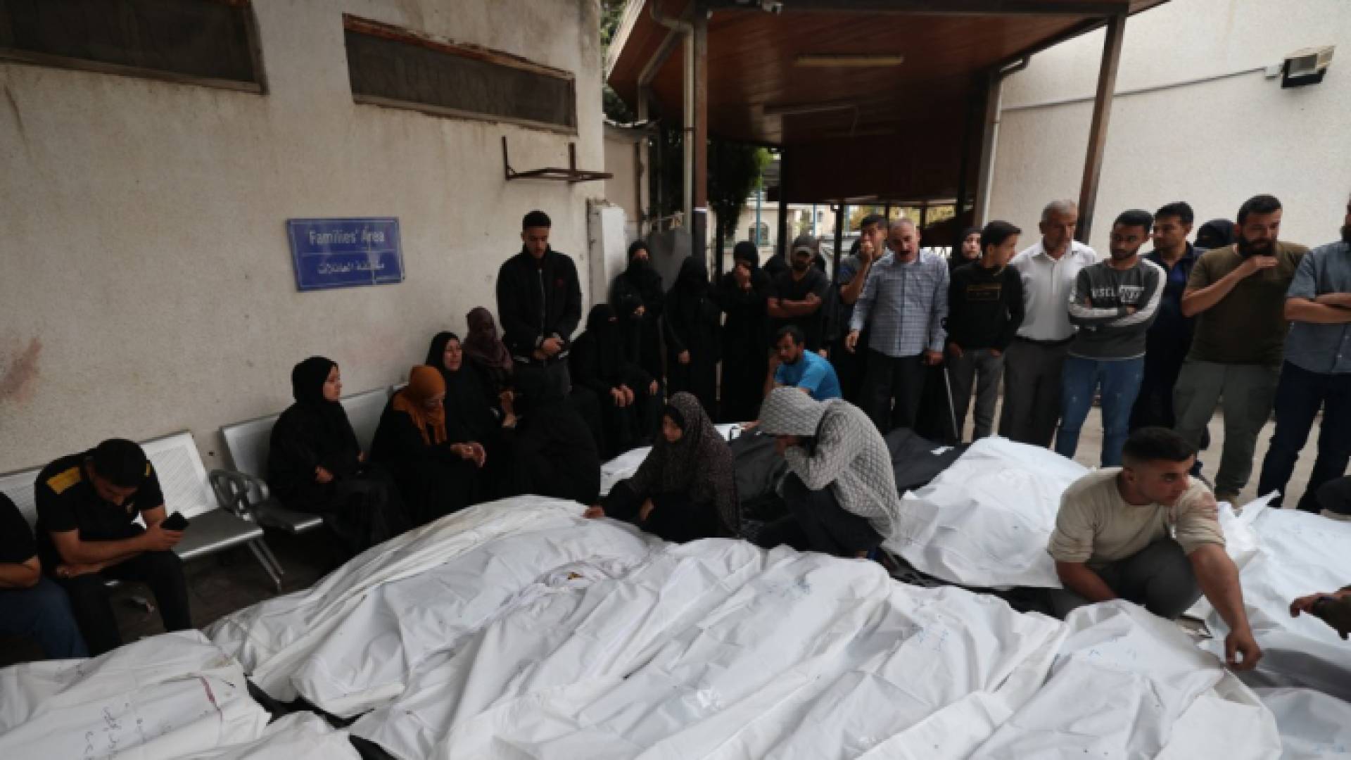 شهداء فلسطينيين في مستشفى النجار في رفح