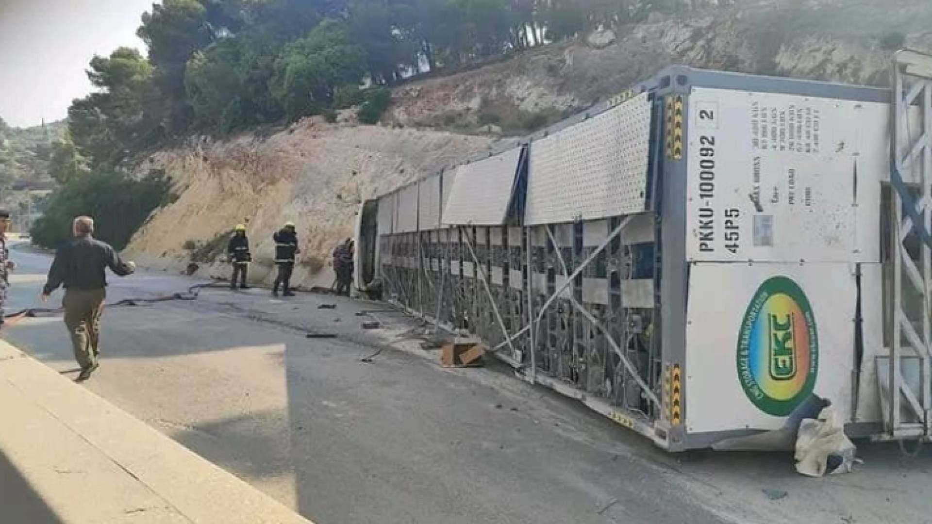 تدهور وانقلاب "التريلا" عند نزول العارضة