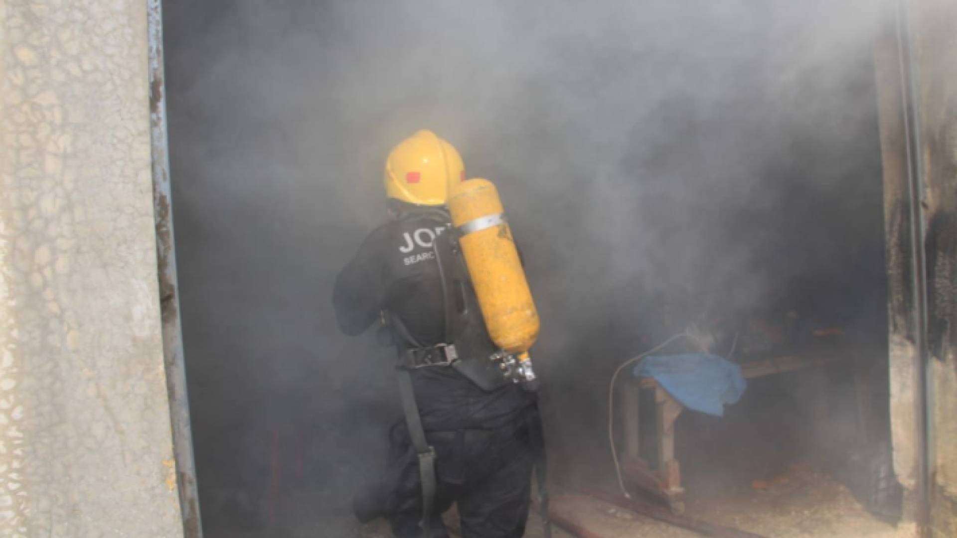 أحد كوادر الإطفاء