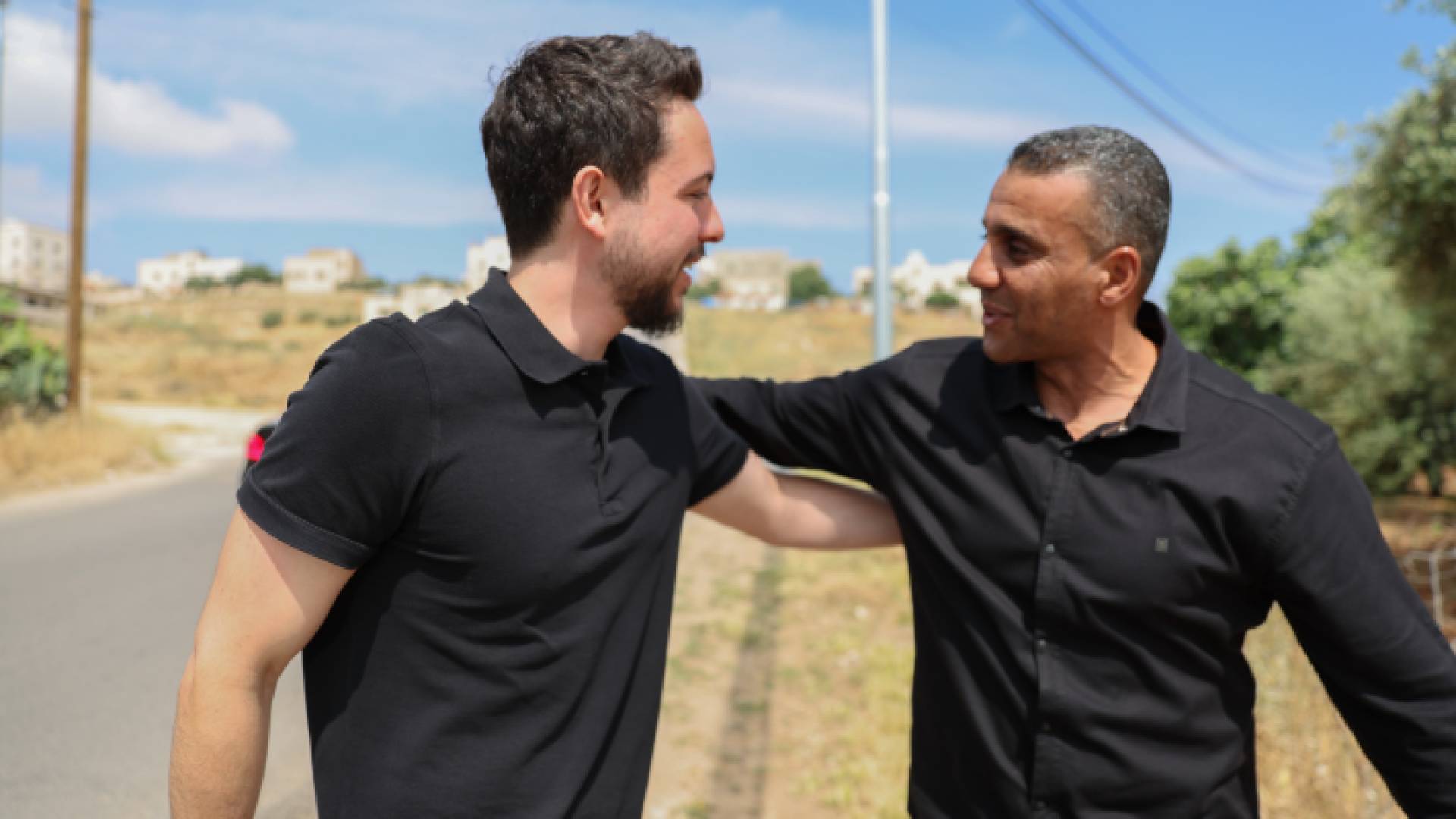 خلال زيارة ولي العهد لأول متقاعد إبراهيم الختالين