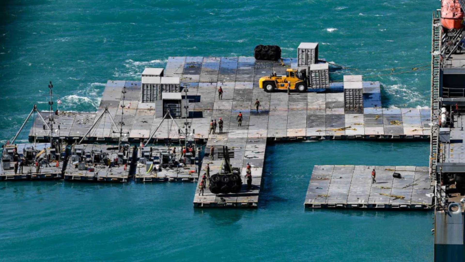 الرصيف البحري قبالة سواحل غزة