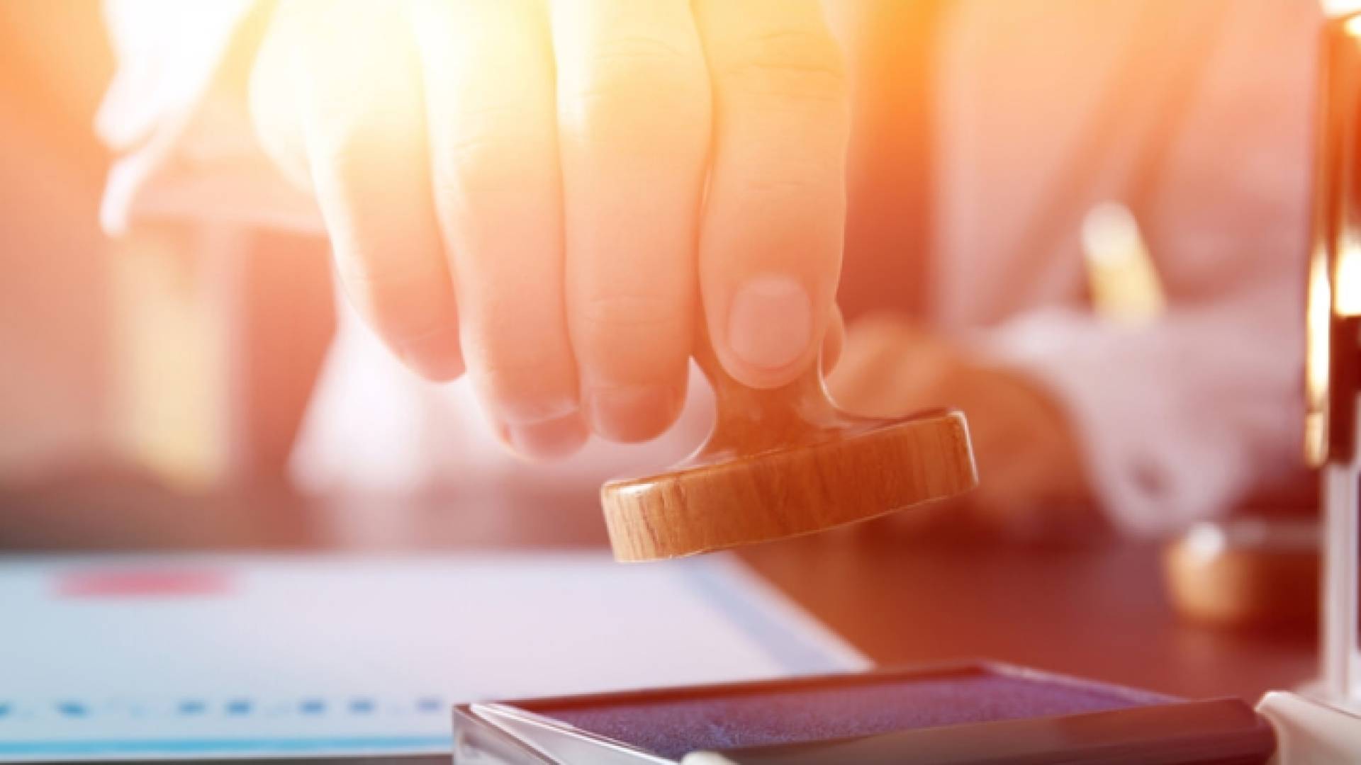 صورة تعبر عن ختم معاملة