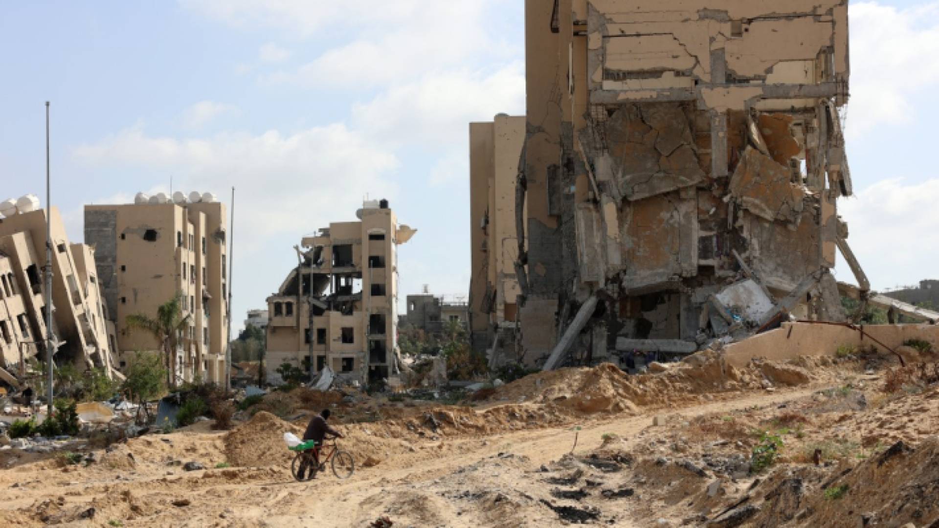 جانب من الدمار الذي لحق بمنطقة بيت لاهيا في غزة نتيجة عدوان الاحتلال