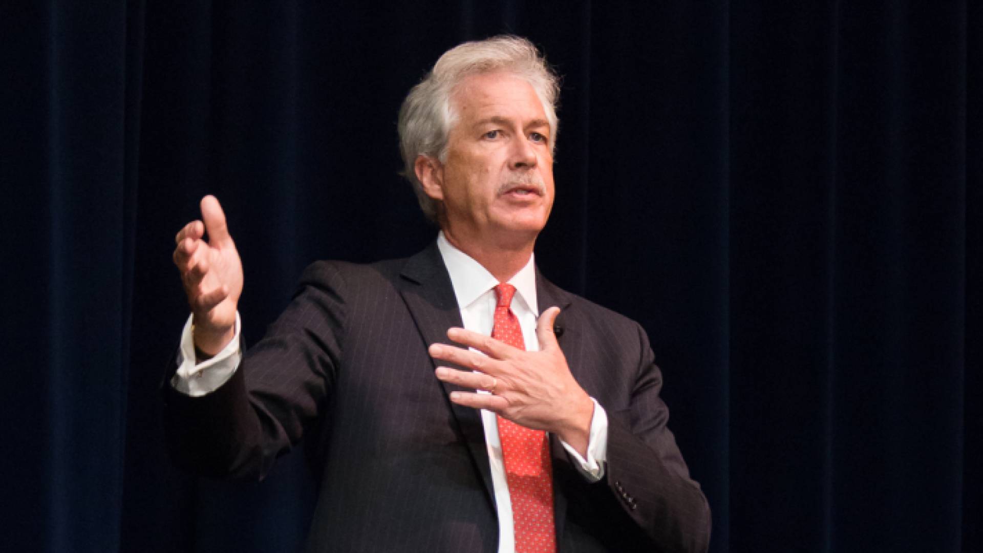 مدير وكالة الاستخبارات المركزية الأمريكية (سي آي إيه) بيل بيرنز