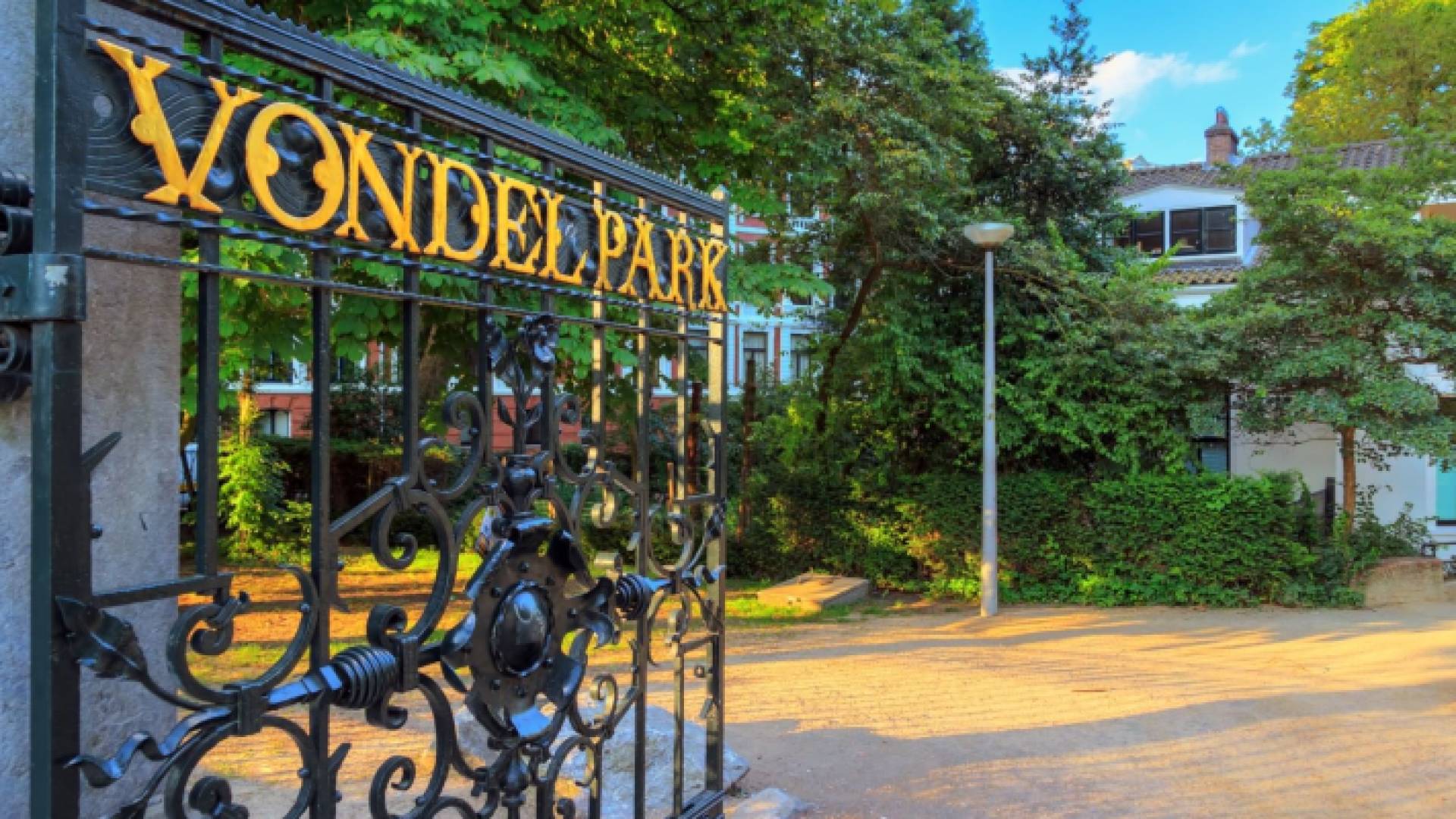 حديقة فوندل بارك الشهيرة في أمستردام