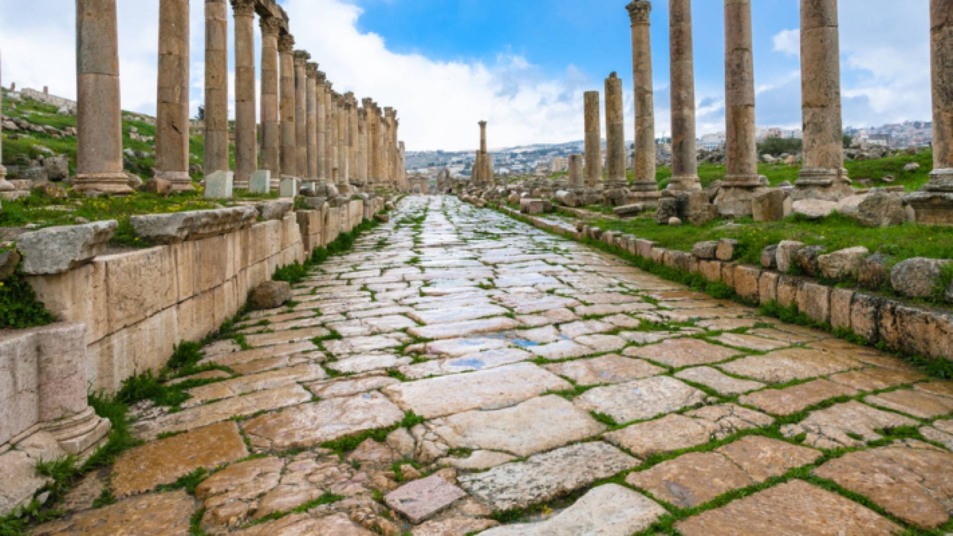 طقس ماطر - أرشيفية