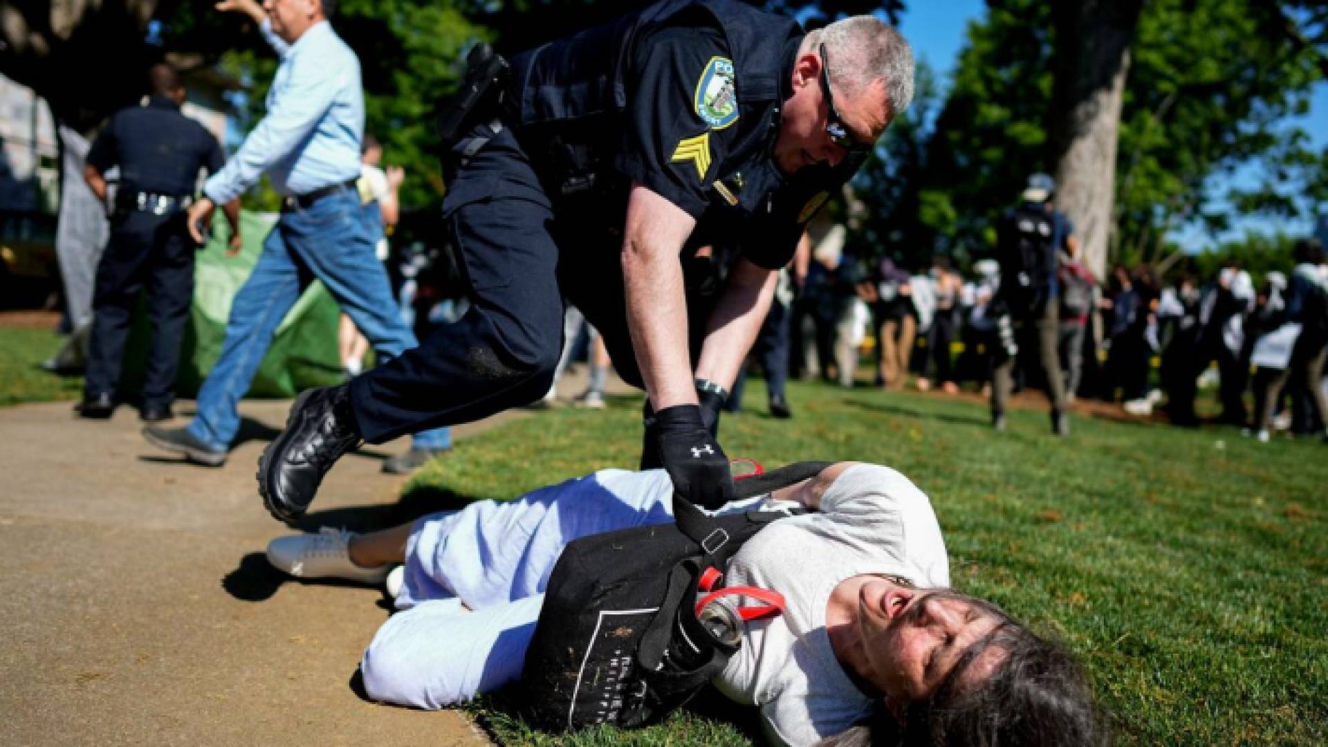 الشرطة الامريكية تعتقل متظاهرين داعمين لفلسطين