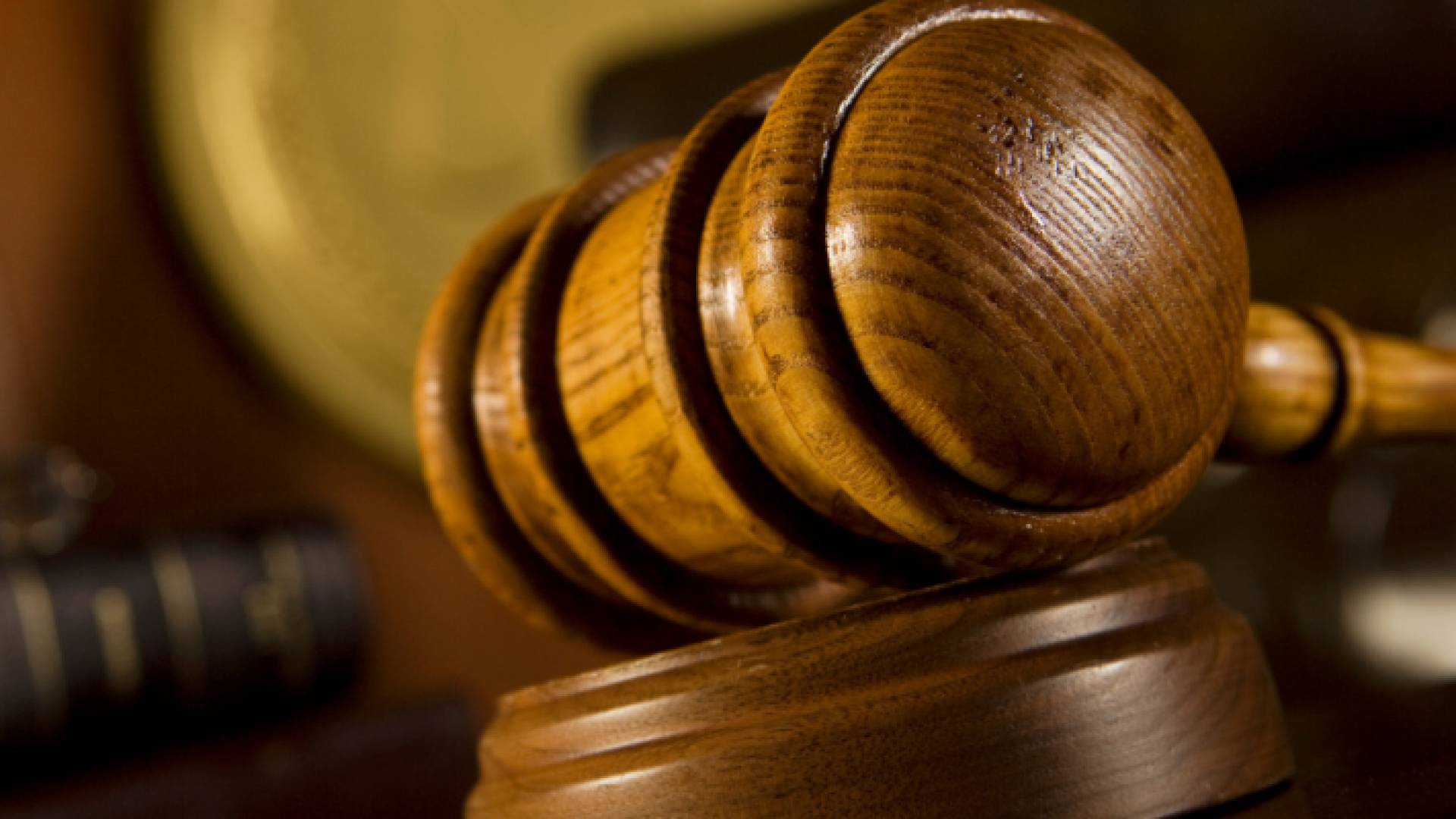 مطرقة محكمة