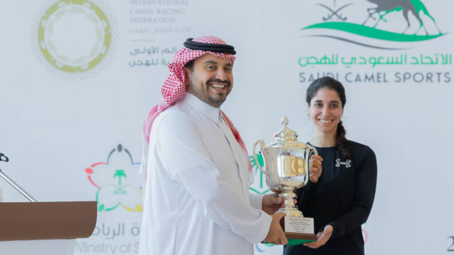 تتويج الهجانة الأردنية روان صلاح بالمركز الثاني في بطولة العالم الأولى للقدرة الدولية للهجن