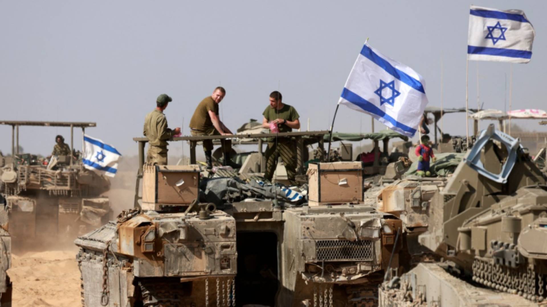 معدات عسكرية تابعة لجيش الاحتلال في غزة