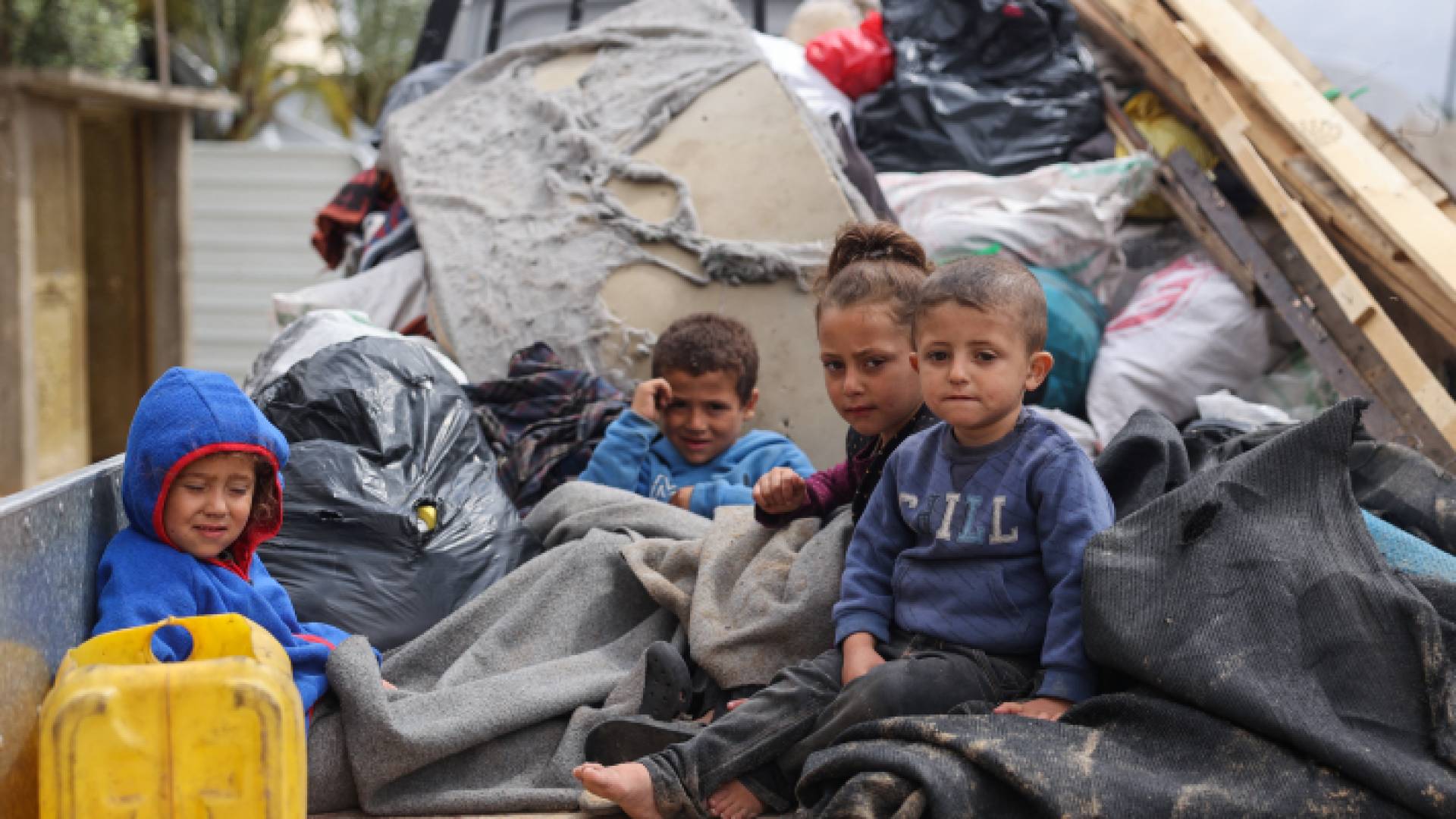 نزوح فلسطينيين في رفح بقطاع غزة