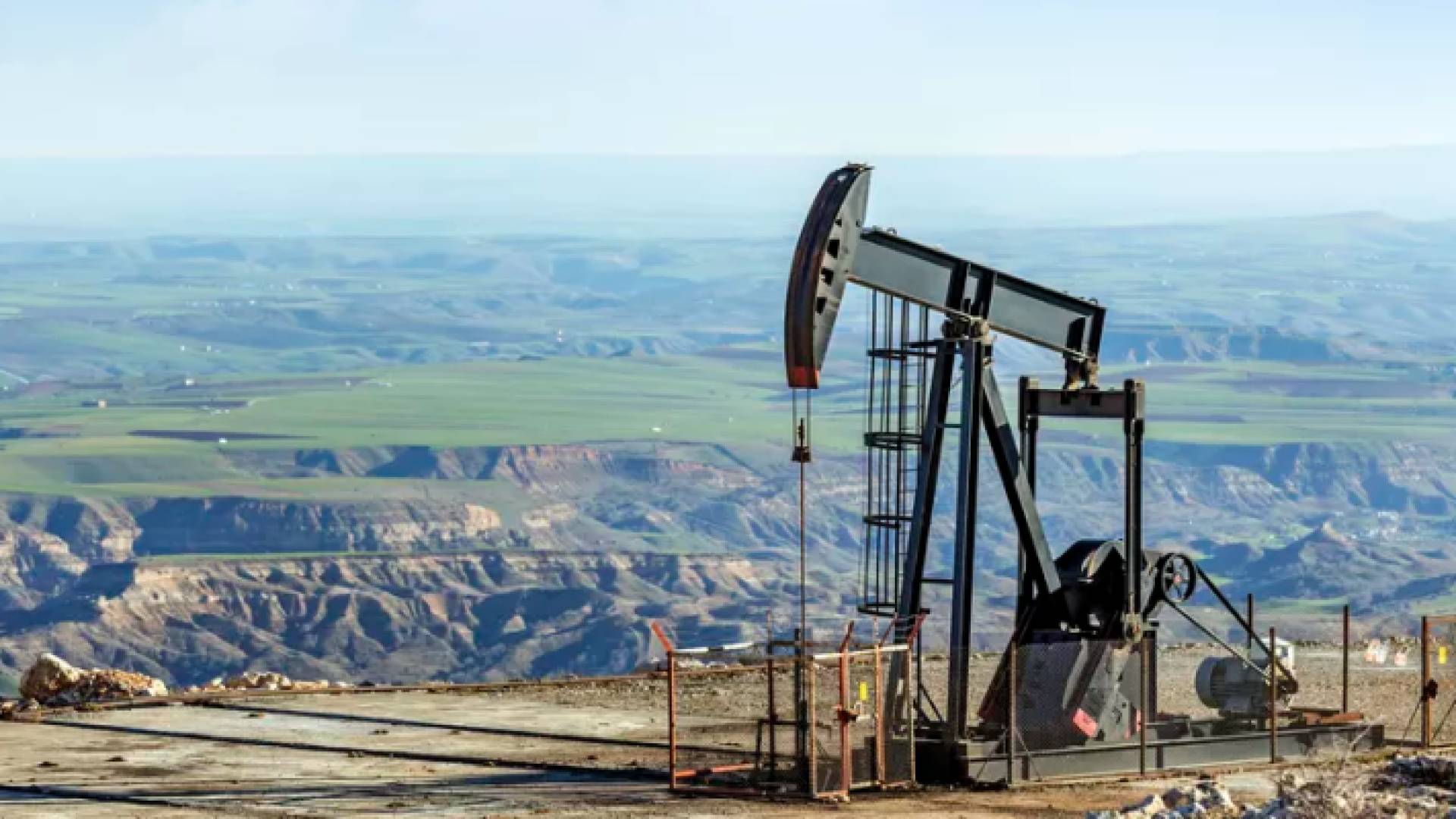 استخراج النفط .. أرشيفية