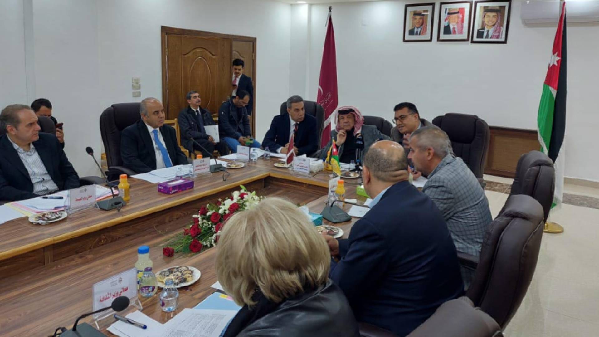 الفريق الوزاري المكلف بالوقوف على ما تم إنجازه من المشاريع الحكومية خلال السنوات الـ25 الماضية