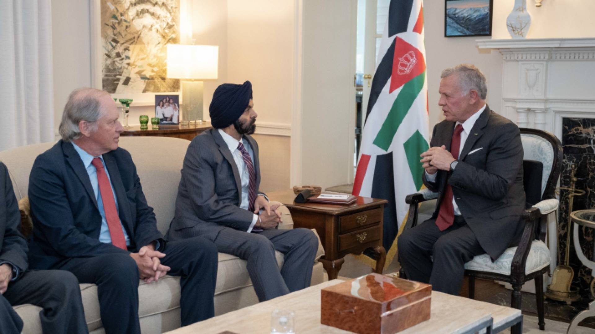 جلالة الملك عبدالله الثاني خلال لقائه رئيس مجموعة البنك الدولي أجاي بانغا