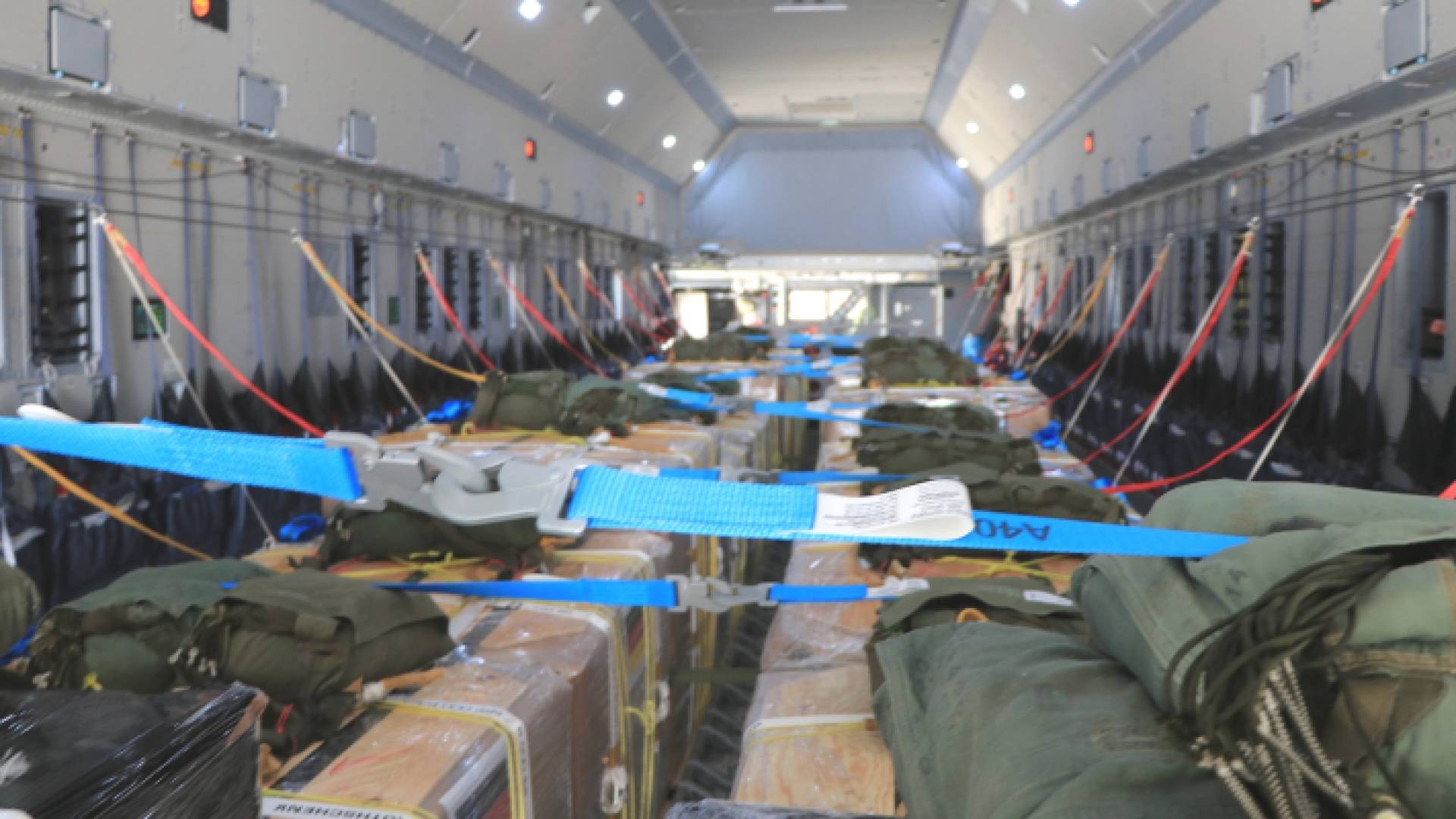 مساعدات إنسانية وغذائية