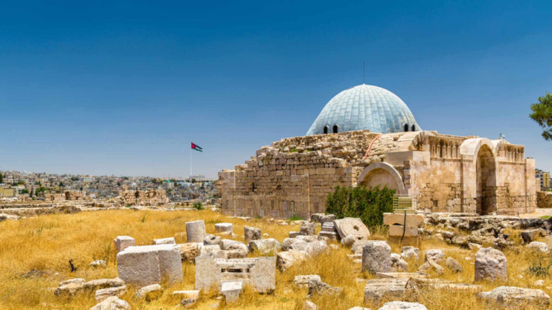 أجواء مشمسة في العاصمة عمان