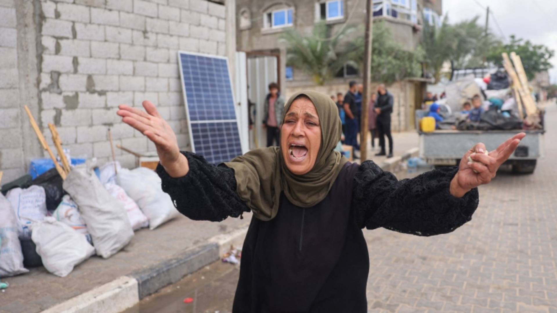 سيدة فلسطينية في رفح بجنوب القطاع