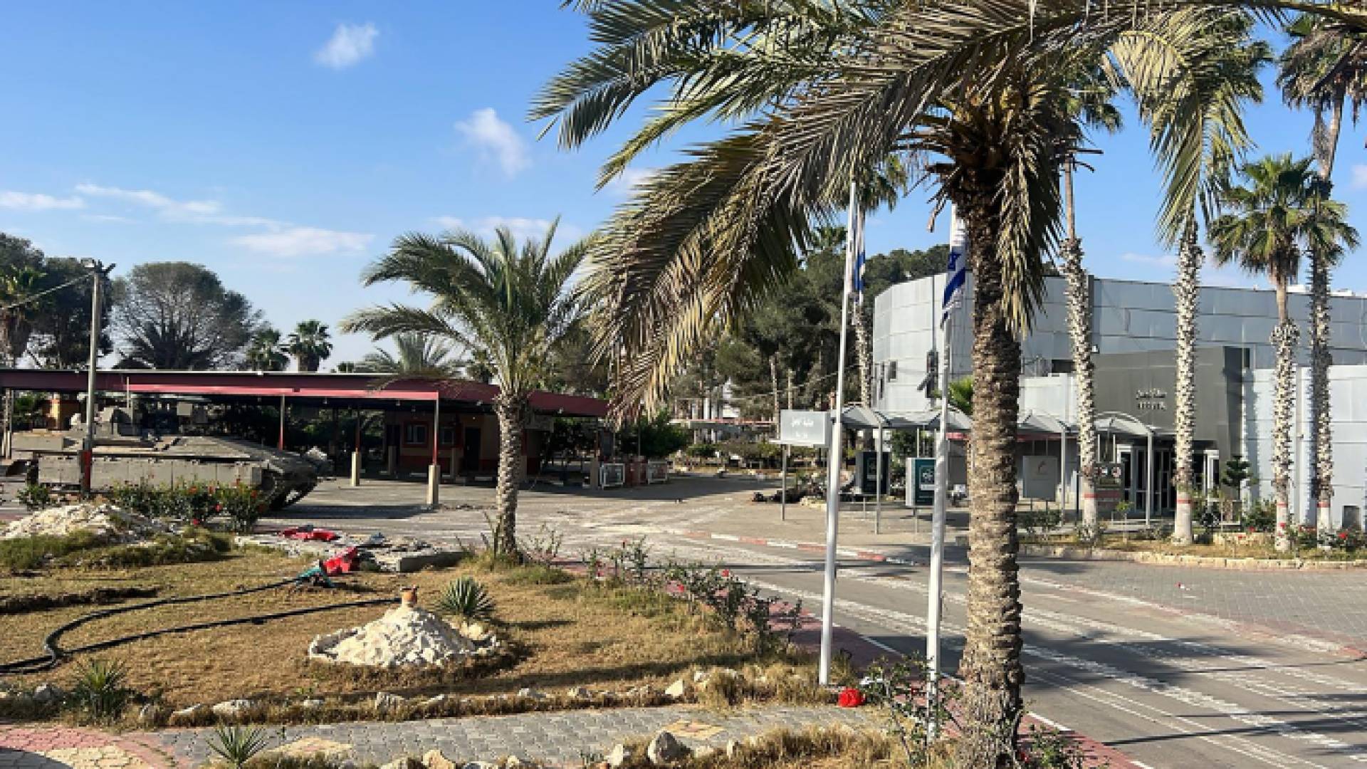 دبابة لجيش الاحتلال الإسرائيلي في معبر رفح