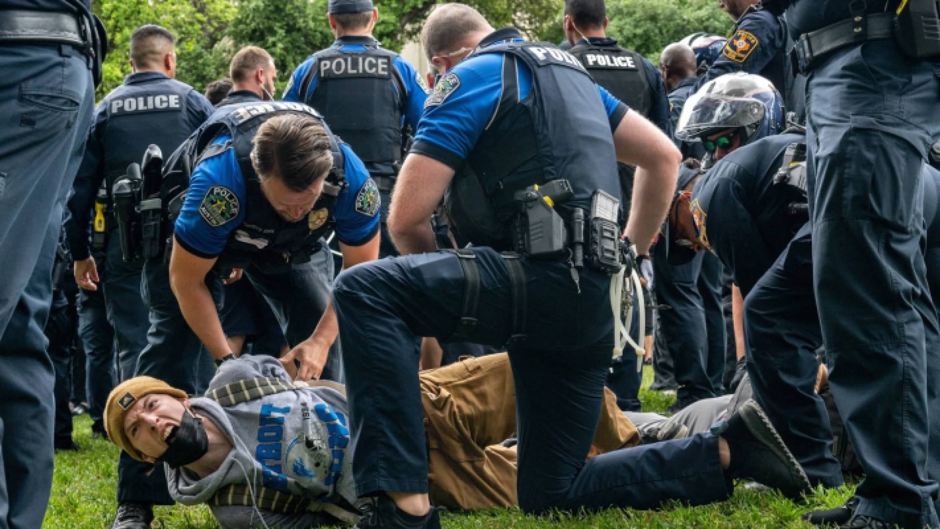 الشرطة الامريكية تعتقل أحد المشاركين في الاعتصامات الداعمة لغزة