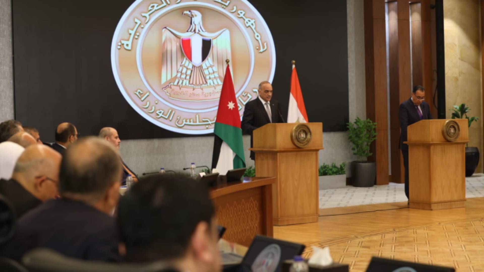 رئيس الوزراء الدكتور بشر الخصاونة ونظيره المصري مصطفى مدبولي