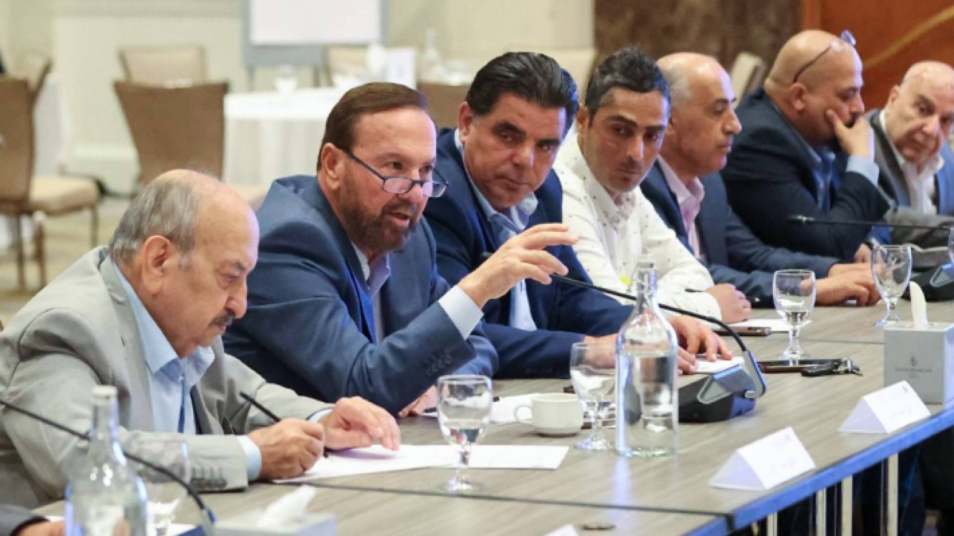 من الاجتماع