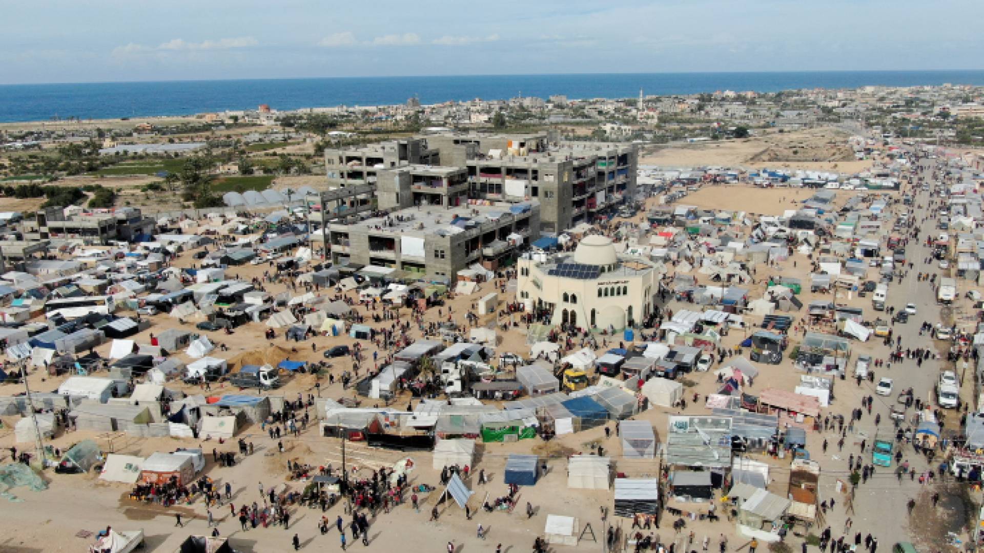 مخيم نازحين مكتظ في مدينة رفح جنوبي قطاع غزة