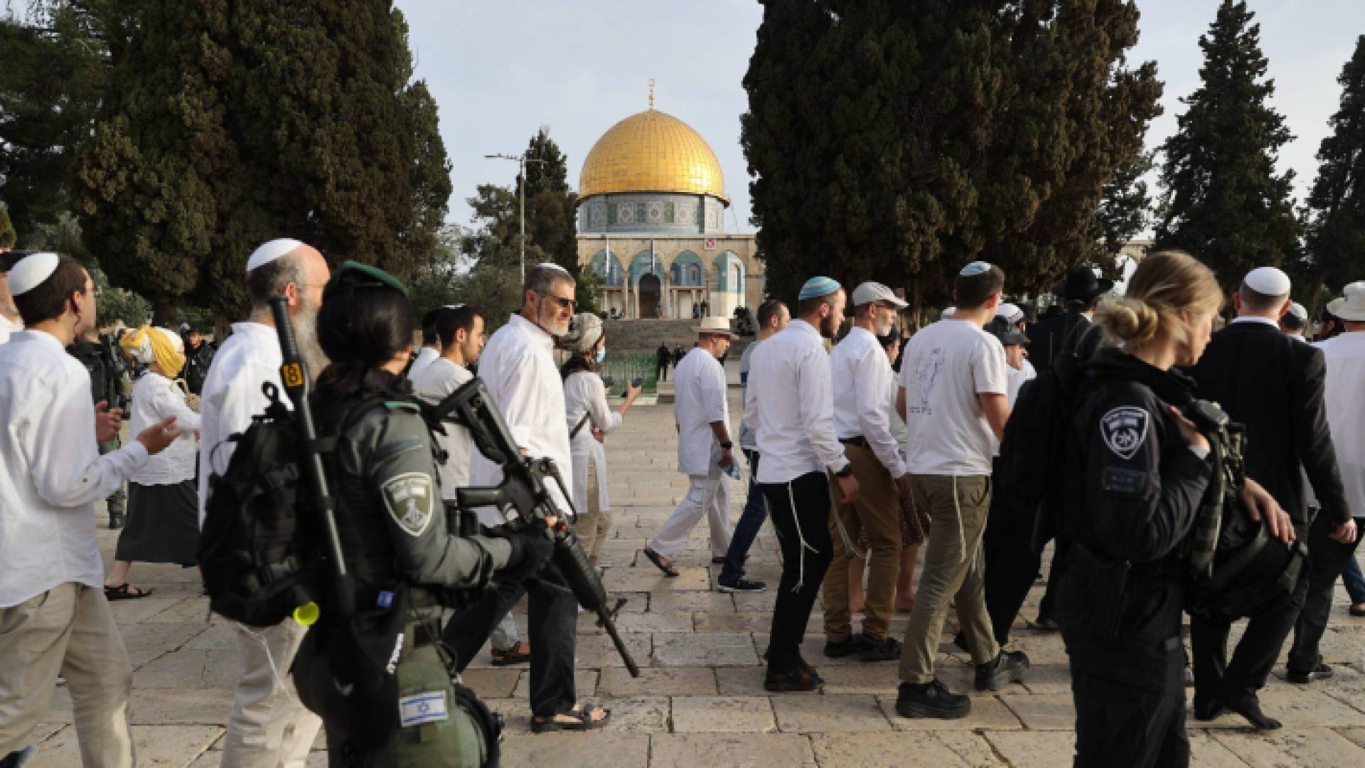 مستوطنون يقتحمون الأقصى بحماية شرطة الاحتلال