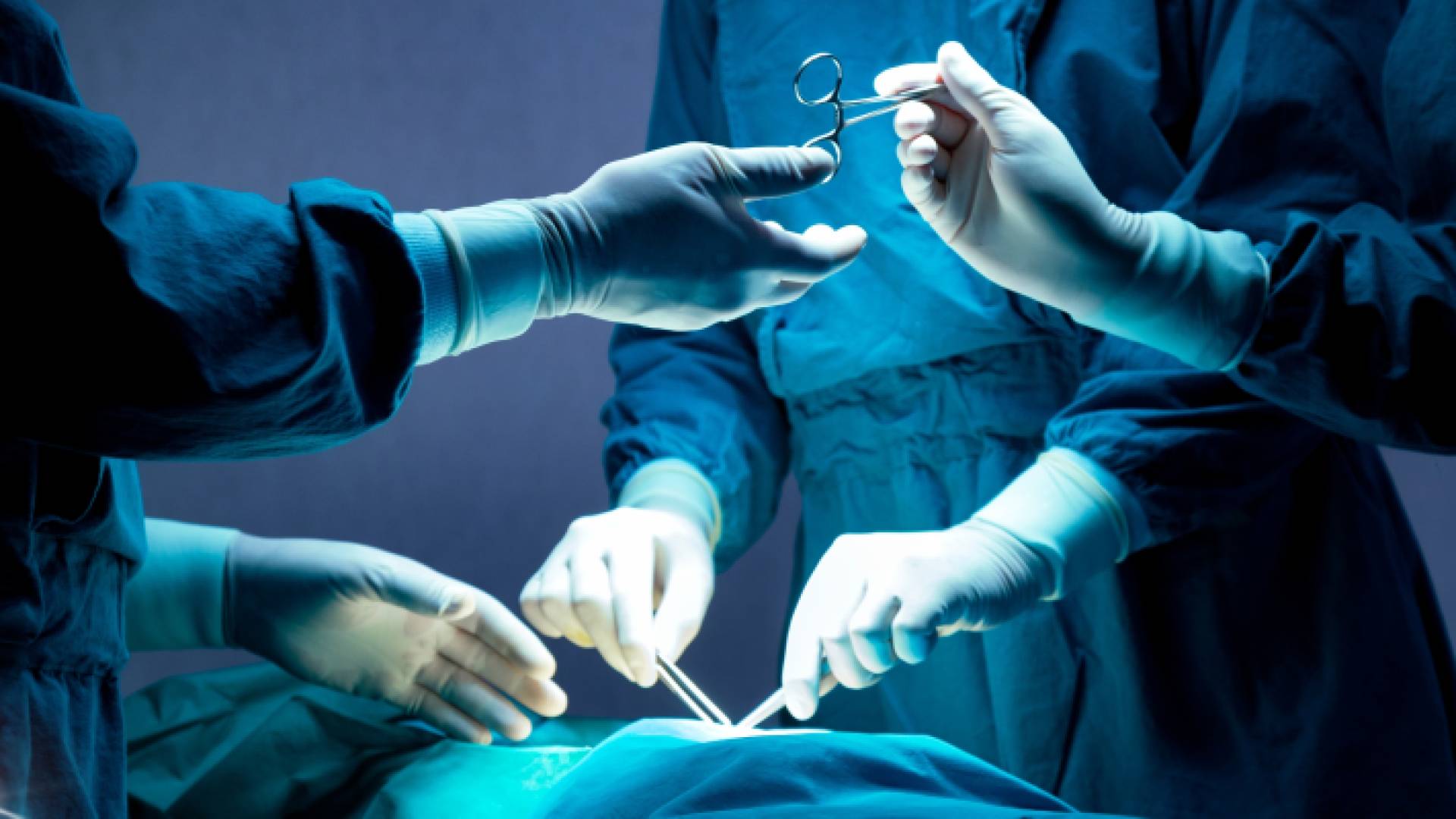 اجراء عملية جراحية