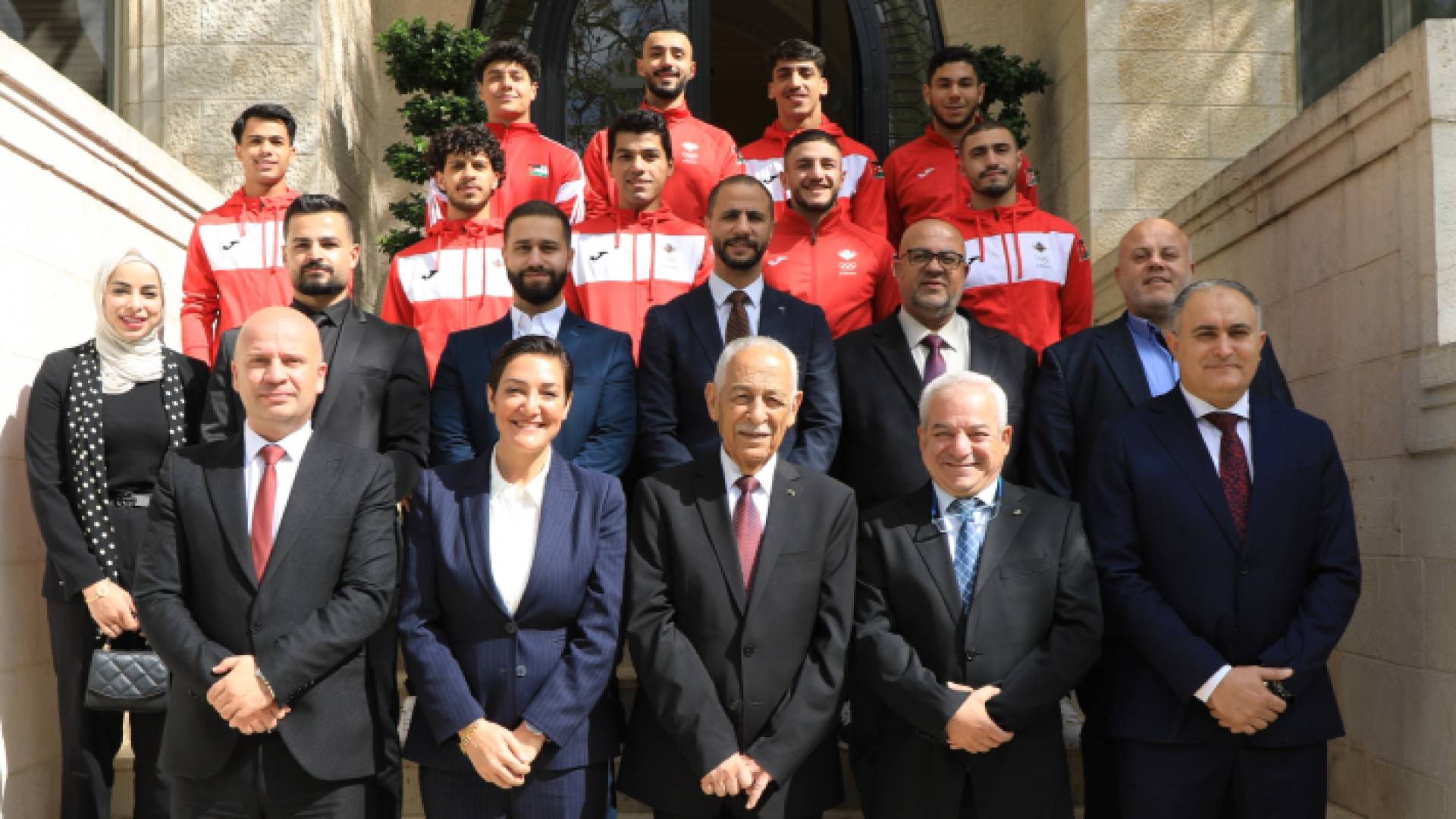 العيسوي يلتقي وفدا من الاتحاد الأردني للكاراتيه في الديوان الملكي الهاشمي