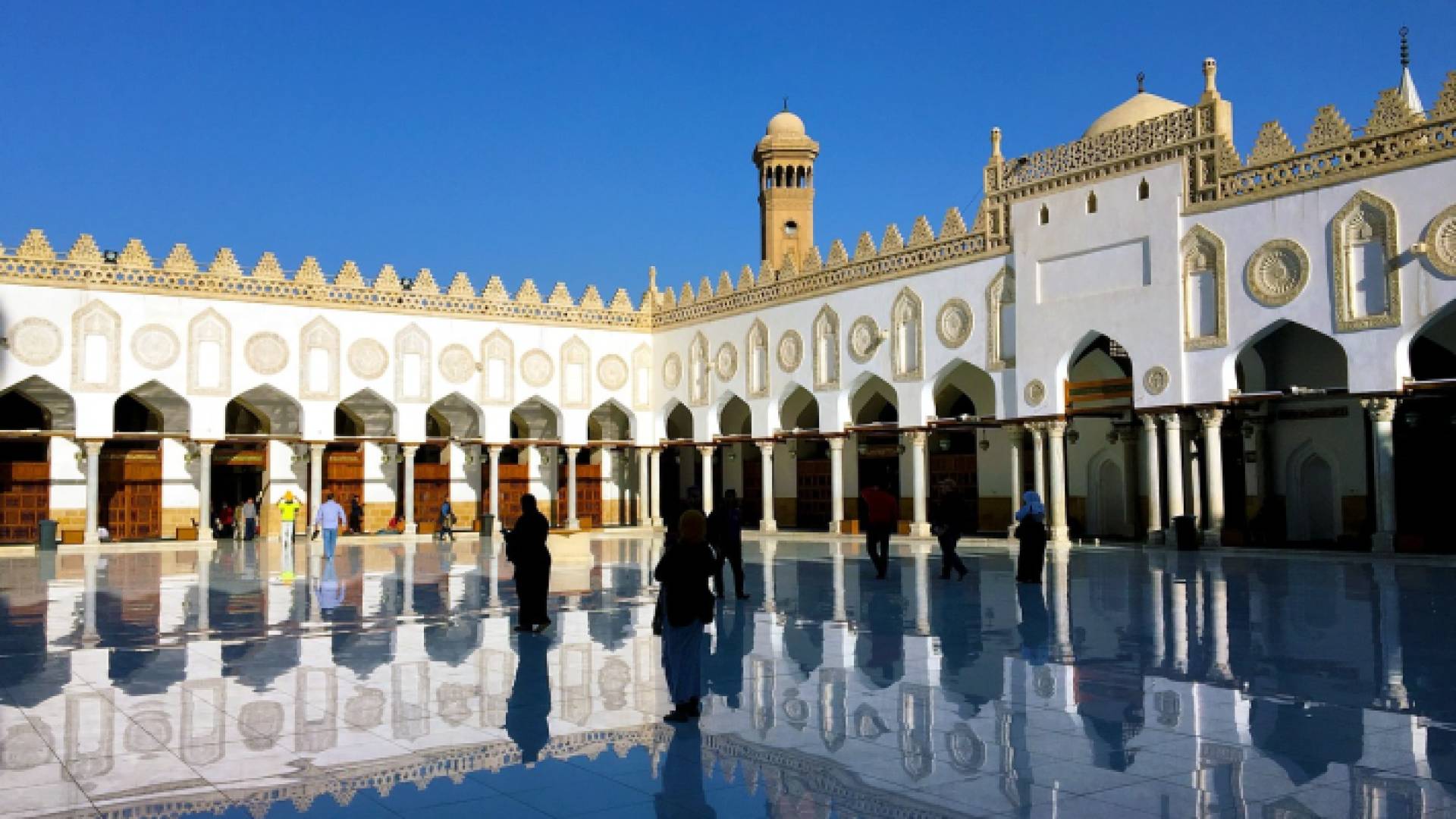 صورة من داخل مسجد الأزهر