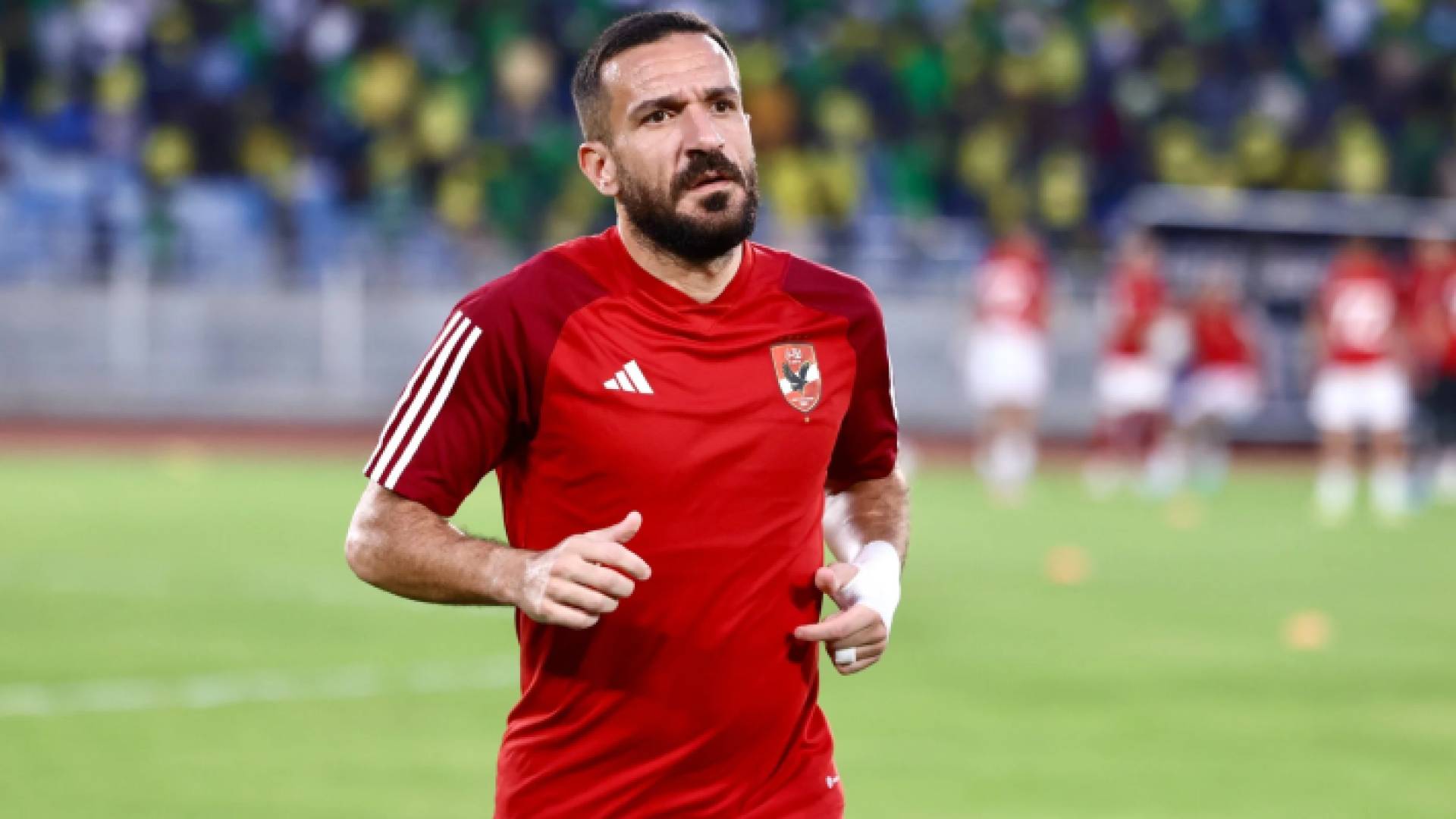 لاعب الأهلي المصري علي معلول