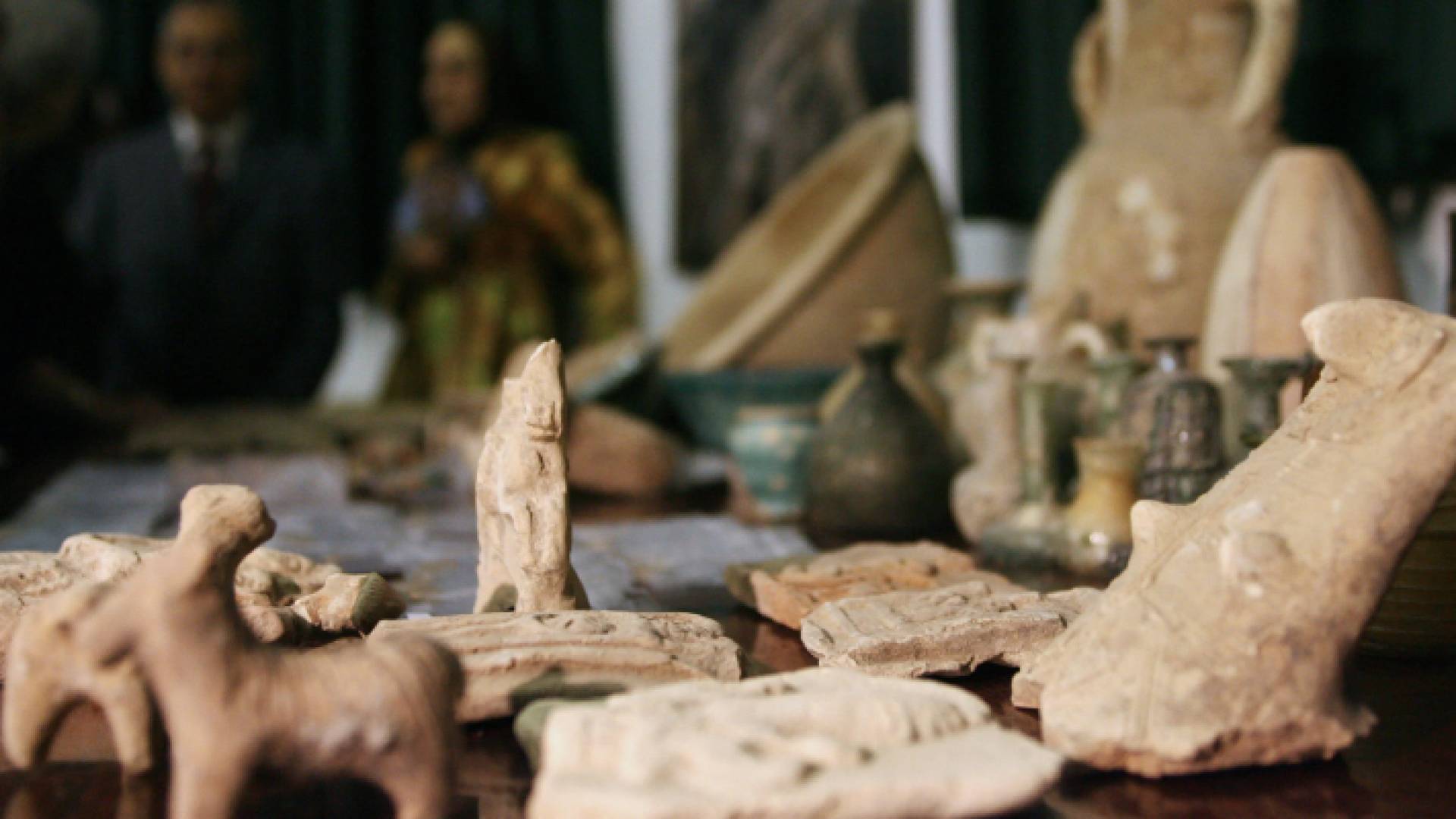 قطع أثرية - تعبيرية