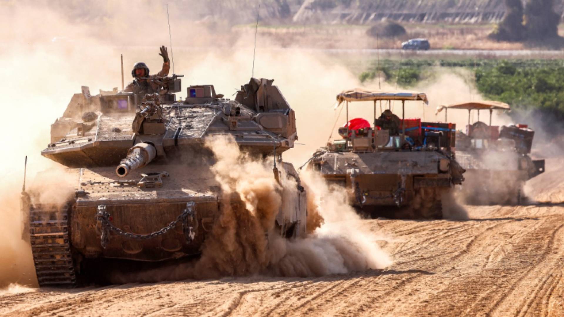 دبابات تابعة لجيش الاحتلال على حدود غزة