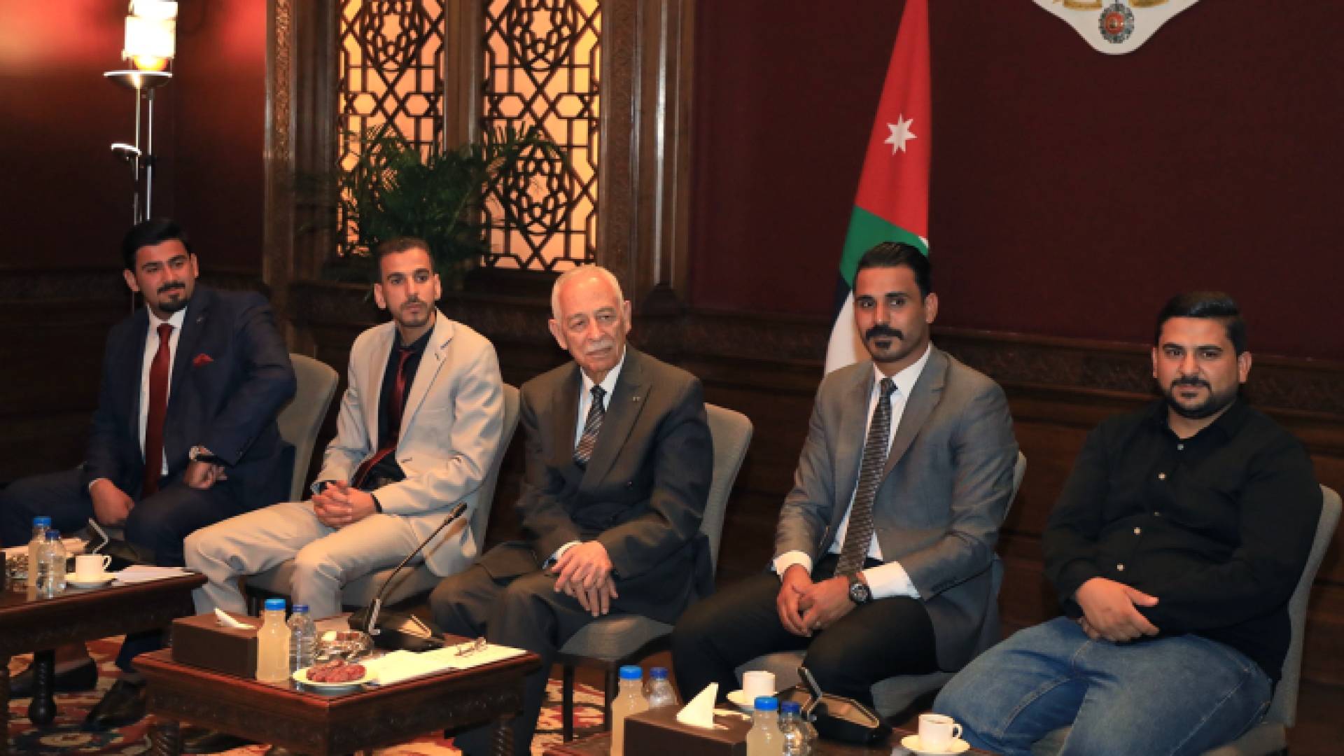 العيسوي خلال لقائه وفدا من طلاب وأعضاء الهيئتين الإدارية والأكاديمية في كلية حطين