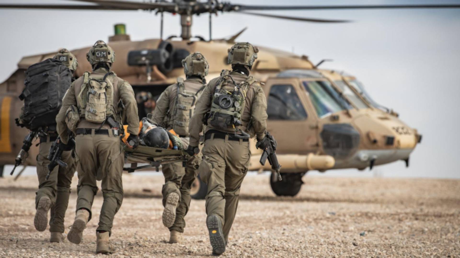 إجلاء أحد قتلى جنود الاحتلال