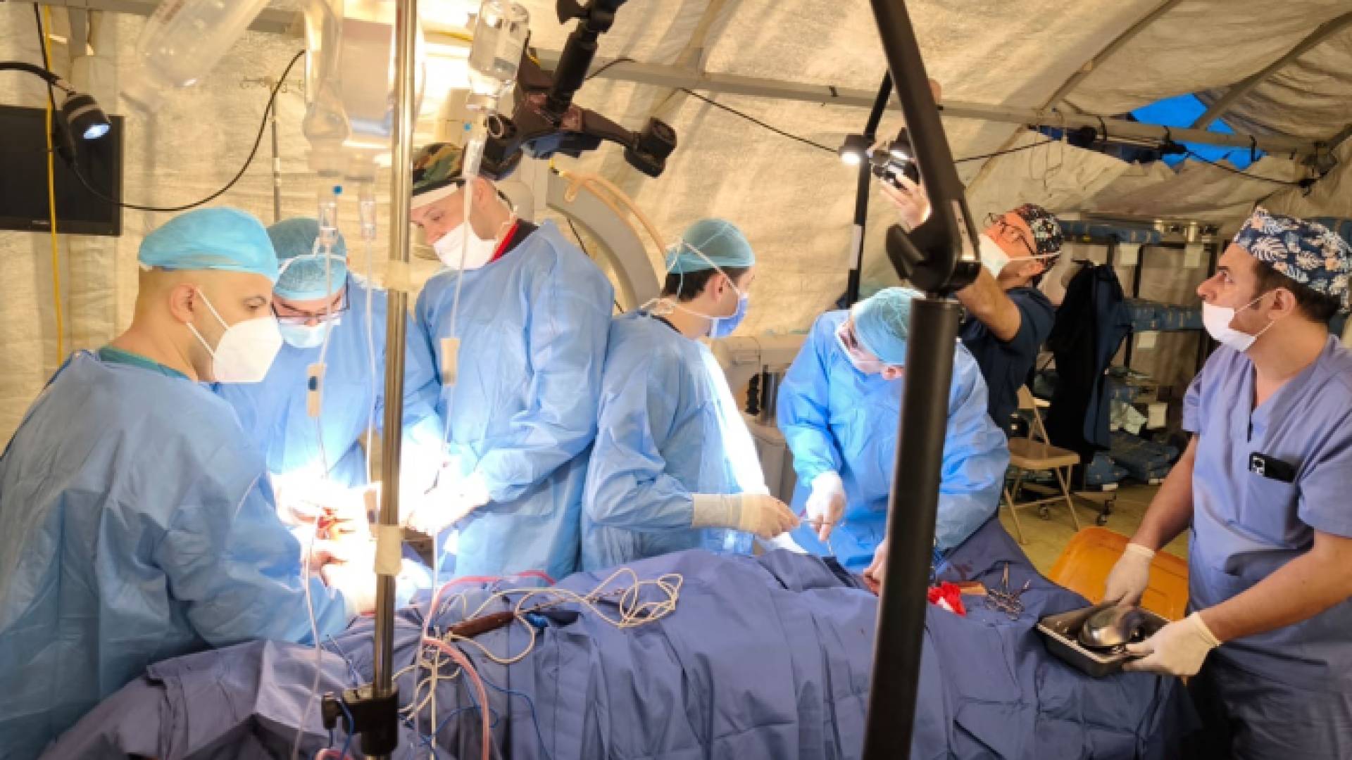 طواقم المستشفى الميداني الأردني جنوب غزة/2