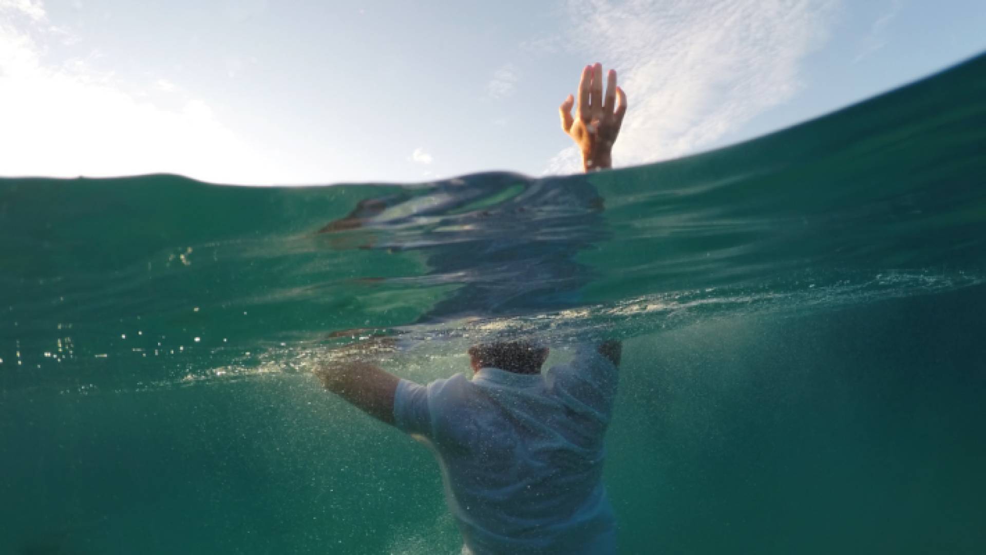 مشهد تمثيلي لغريق