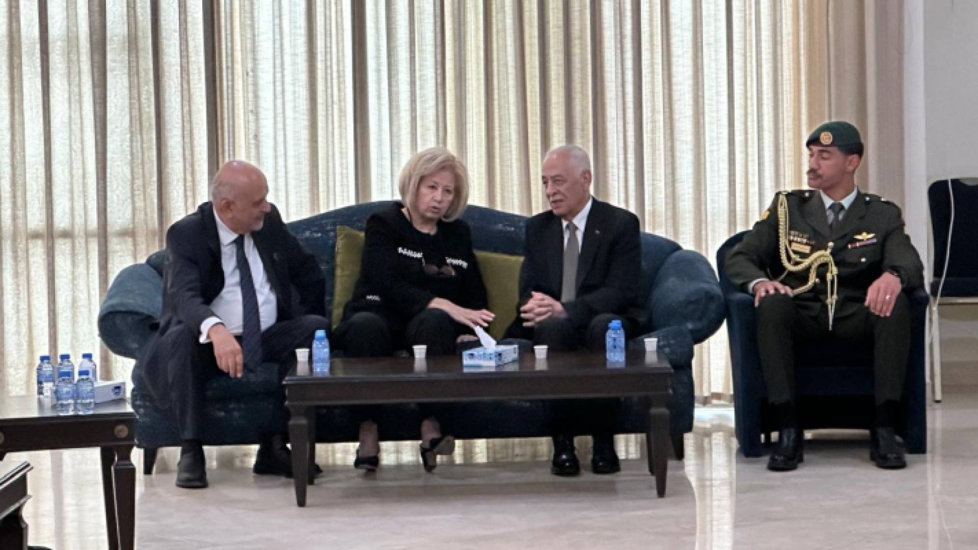 العيسوي يقدم واجب العزاء للنجار بوفاة شقيقها