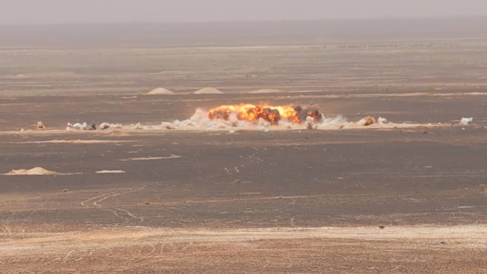جانب من التمرينات التعبوية