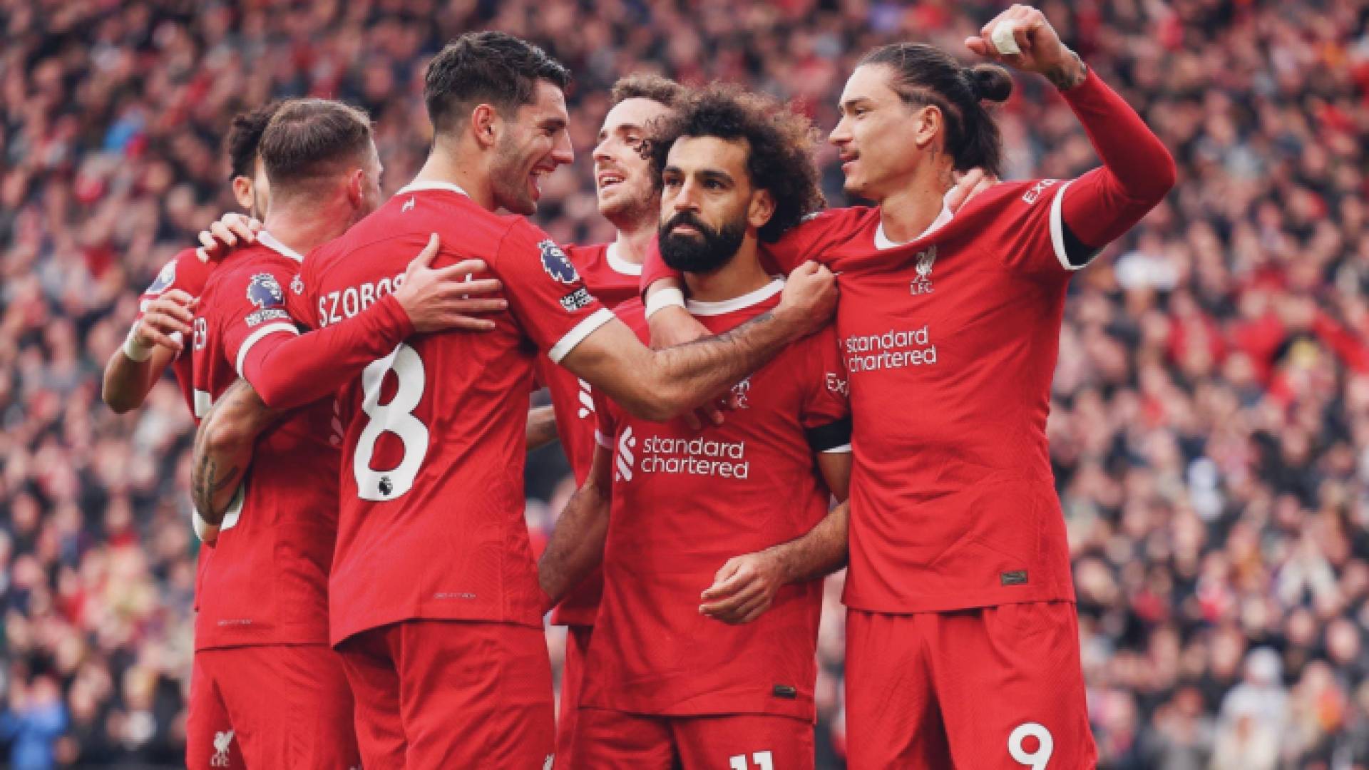 لاعبو ليفربول يحتفلون بالفوز