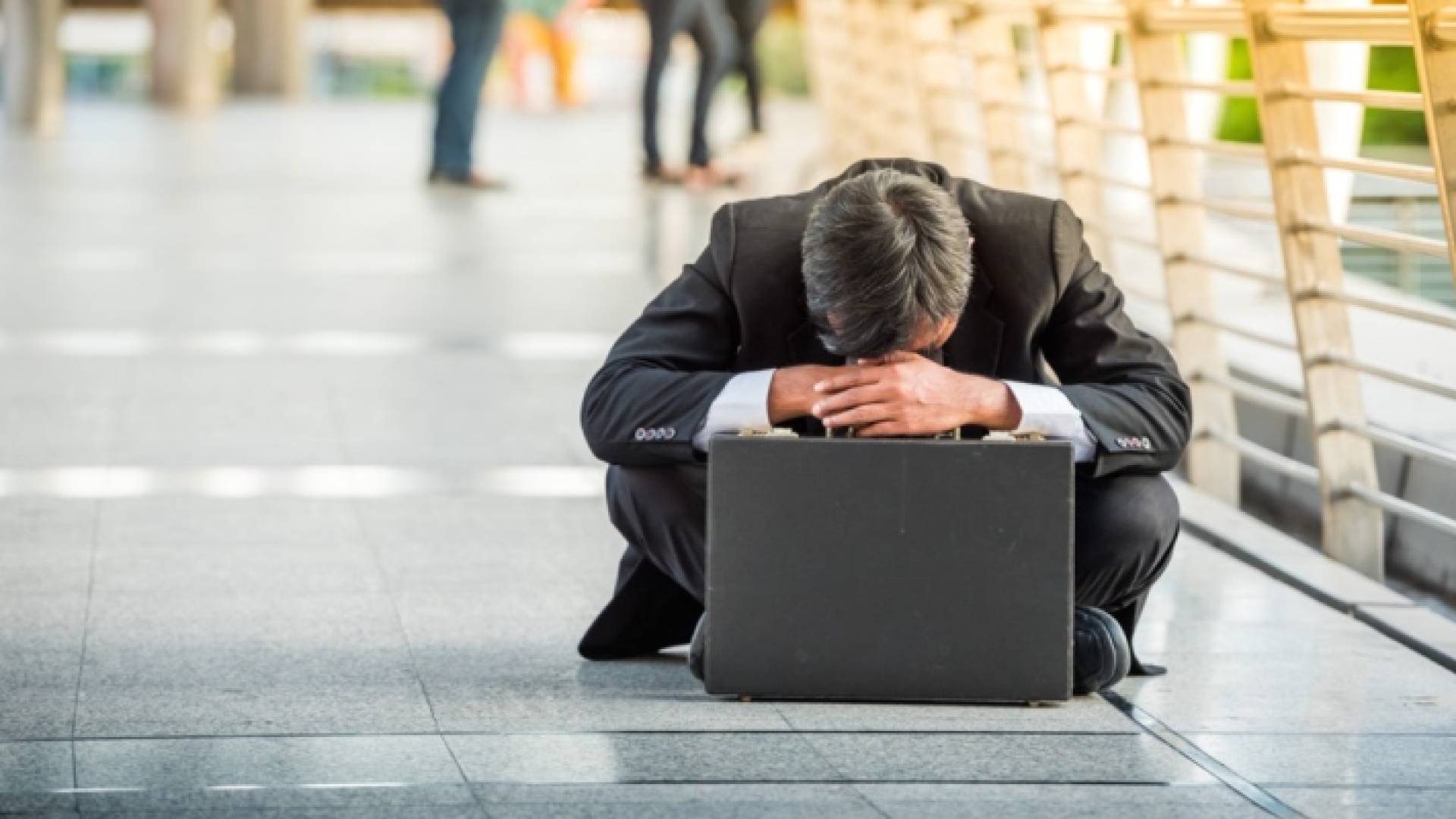 عاطل عن العمل - تعبيرية